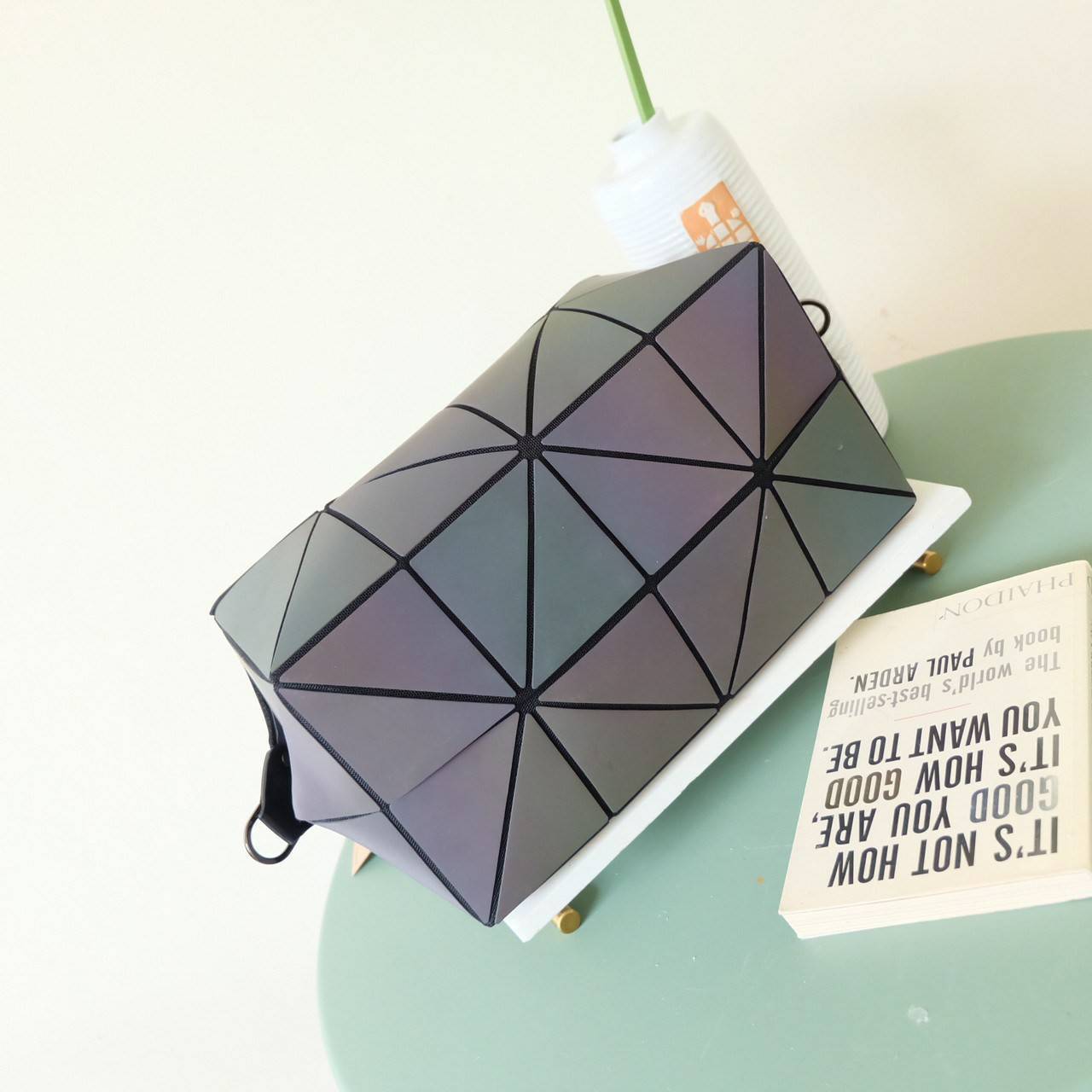 มาใหม่ กระเป๋าถือ/สะพาย ทรงสวย เหมือนซื้อ1ได้4 โอ้ย 🤩🤩 คุ้มสุดๆไปเลยค่า เพราะตัวกระเป๋าปรับได้ถึง4 แบบตามการใช้งานเลยน๊าแถมตัวกระเป๋าน้ำหนักเบาอีกด้วย ✨✨✨ สายสะพายถอดได้แถมสายยาวให้อีก 1 เส้น กระเป๋าทรงสุดฮิตจากแบรนด์ 