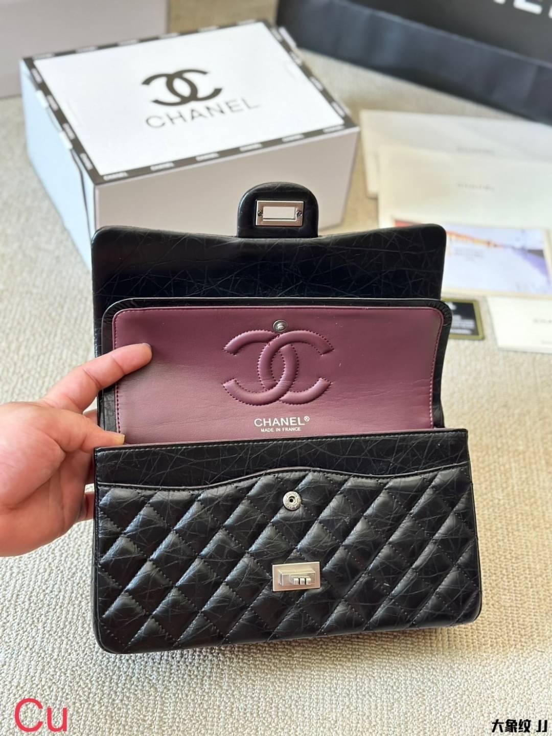 CHANEL Reissue Classic Bag 25cm Flap Bag Aged Leather กระเป๋าสะพายคลาสสิก ดีไซส์หนังย่นสุดหรูชวนให้สะสมกันอีกแล้วหนึ่ง สุดยอดเดอะเบสท์ไอเท็ม พร้อมเสิร์ฟครบชุด