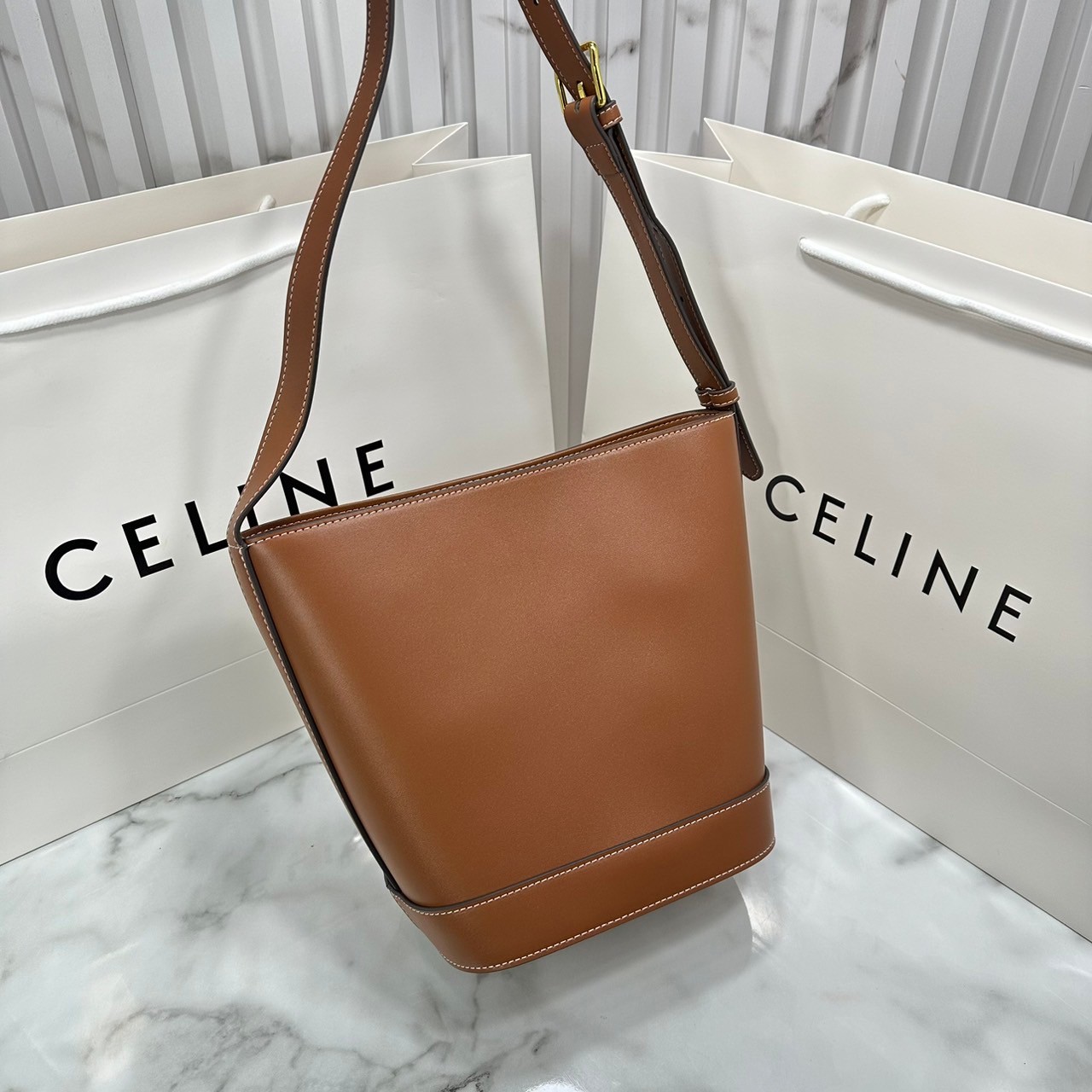 CELINE BUCKET CUIR TRIOMPHE bag in denim with full Triomphe กระเป๋าสะพายทรงบัคเก็ตเดนิม ปักลายแบรนด์สีขาวสวยโดดเด่น พิเศษพร้อมใบลูกสะดวกใช้งาน รุ่นฮิตข้ามปี งานสวยเรียบหรู ผู้ดีไปอีก