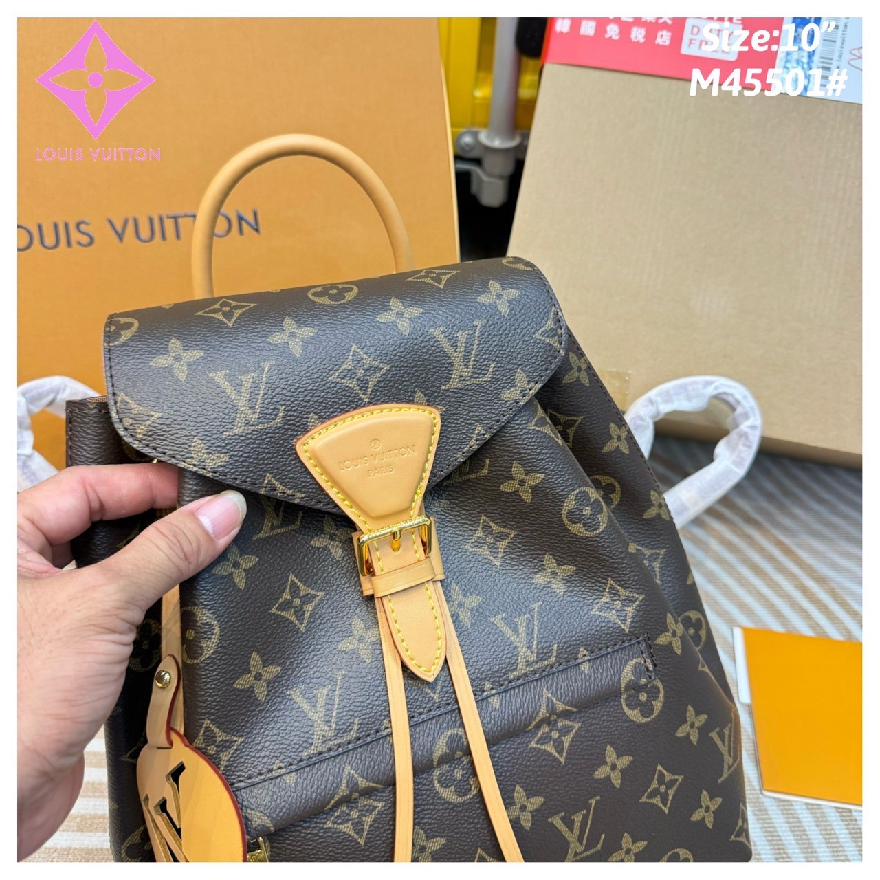 LV Montsouris PM Backpack กระเป๋าเป้ดีไซน์เรียบหรูเป็นเอกลักษณ์ จะถือหรือสะพายข้างก็สวยติดแกลม ขนาดกำลังสวยน่าใช้ตอบโจทย์แน่นอน