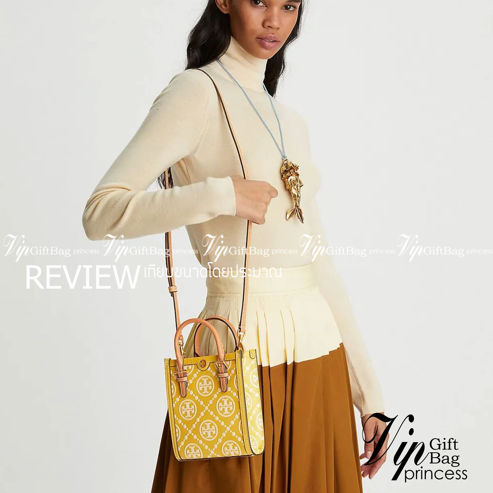 TORY BURCH T MONOGRAM EMBOSSED MINI TOTE สุดหรูกับกระเป๋าสะพายทรงโท้ท ไซส์มินิ ที่สร้างความหรูหราให้ตัวกระเป๋าด้วยดีเทลลายนูน แต่งแต้มลวดลายเอกลักษณ์ สีลูกคุณมากๆ!! วัสดุหนังแท้ ผิวสัมผัสดี ปากกระเป๋ามีแถบแม่เหล็กกันของหล่นได้ ภายในโล่ง ใส่ของจำเป็นได้ โท