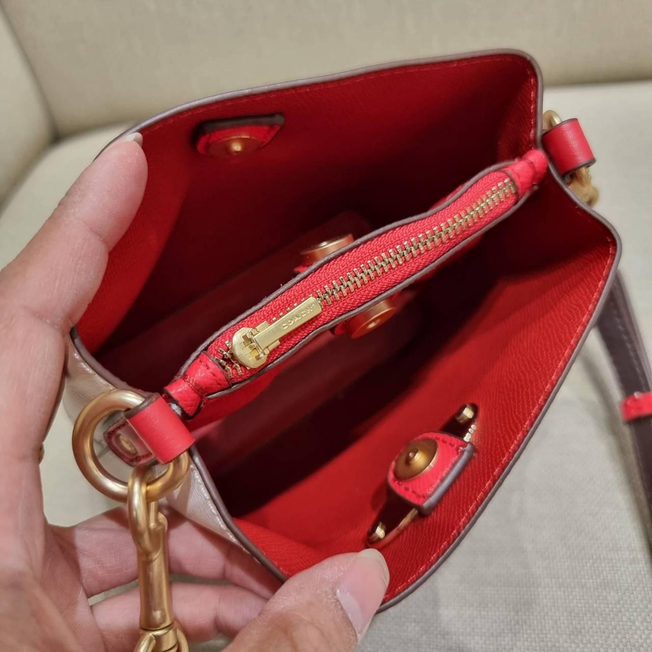 COACH MINI TOWN BUCKET BAG IN SIGNATURE CANVAS WITH VINTAGE MINI ROSE PRINT ((7270 7268 7267)) คอลเลคชั่นใหม่ล่าสุด!! น้องสาวคนสวยมาแล้วจ้า สดใสต้อนรับเทศกาลคริสต์มาส 🎅🎄 กระเป๋าบัคเก็ต ไซส์มินิ ใบจริงน่ารักม้าก!! น่าใช้แบบที่สุด วัสดุหนังแ