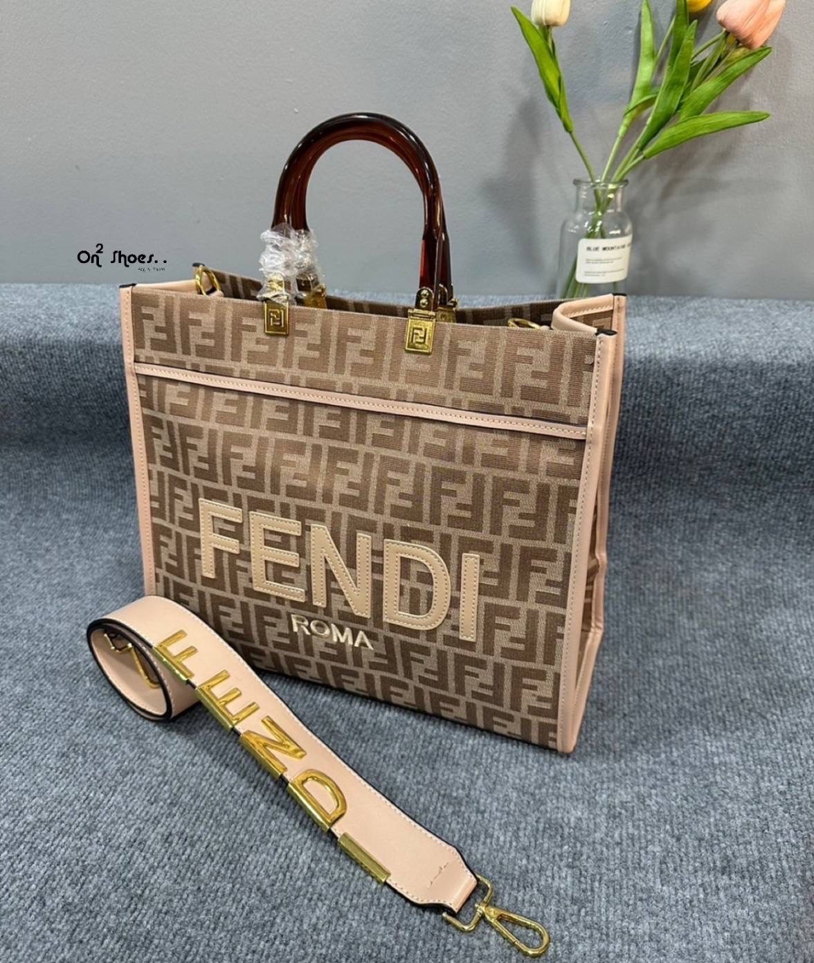 FENDI SHOPPING BAG / FENDI TOTE BAG กระเป๋าถือ/สะพายไหล่ ทรงสวย หรู ดูโดดเด่น ดีไซน์ทันสมัย