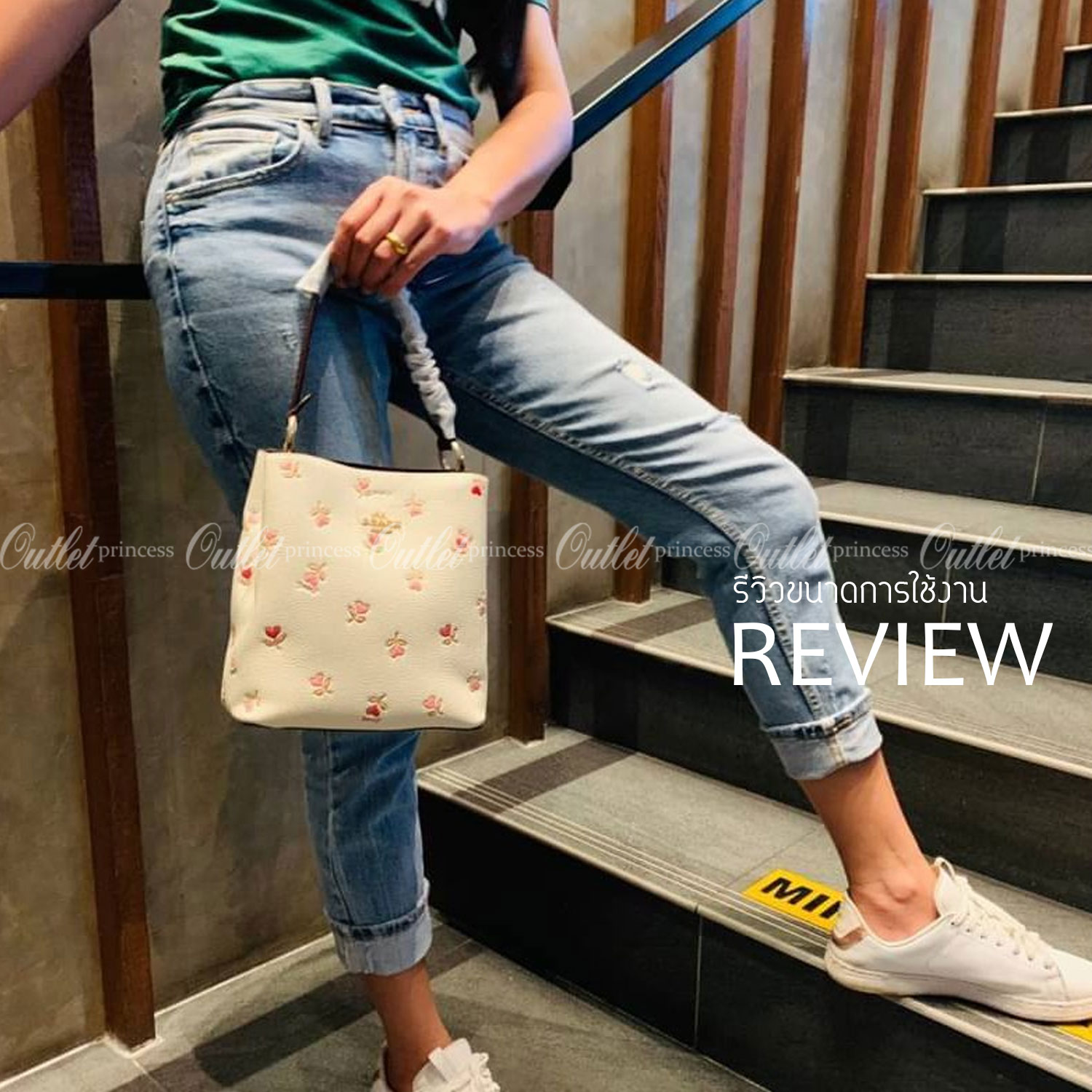 COACH SMALL TOWN BUCKET BAG WITH HEART FLORAL PRINT ((C2811)) 💐พร้อมส่งสินค้าห้ามพลาดค่ะ! กระเป๋าหิ้ว//คล้องไหล่//สะพายครอสบอดี้ร์ได้ ใบเดียวเอาอยู่จร้า😘 หนังแท้โดดเด่นด้วยดอกหัวใจนูนสลับวิ้งๆ ได้สวยงามน่ารักมากๆค่ะ