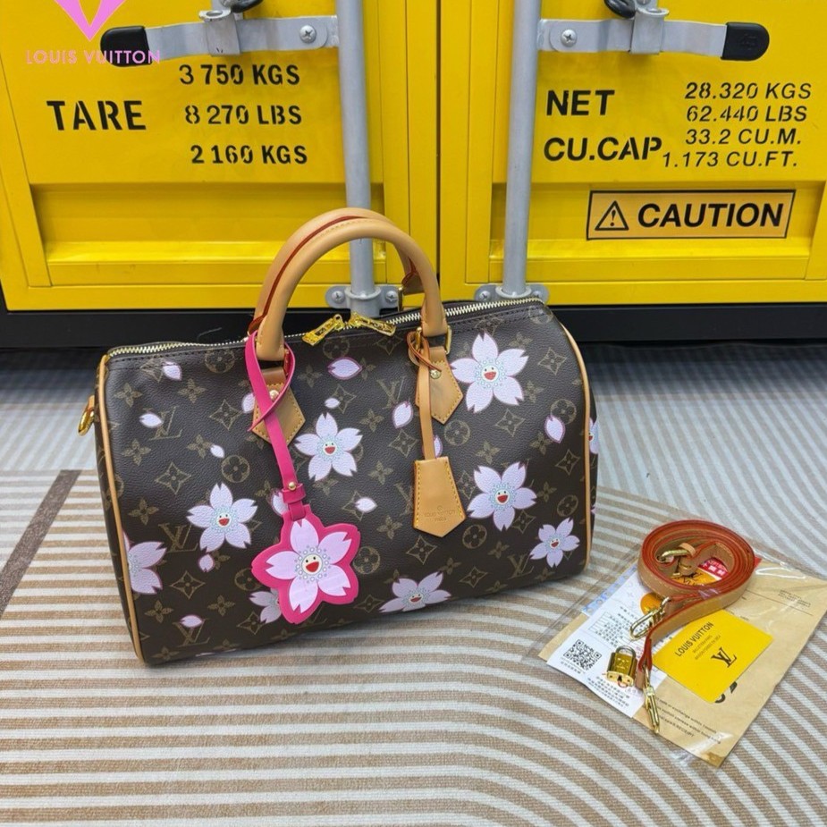 LV x TM Speedy Bandoulière Cherry Blossom bag กระเป๋าทรงหมอนที่ใครเห็นต้องเป็นคลั่งรัก ปรับลุคให้มีชีวิตชีวาด้วยลายดอกไม้ซากุระเชอรี่บลอสซั่ม คอลใหม่สุดเอ็กซ์คลูซีฟ