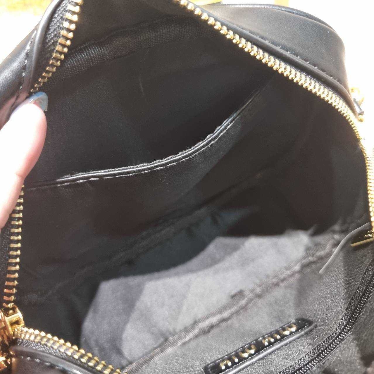 MIU MIU ARCADIE METELASSE MINI LEATHER BAG กระเป๋าถือ/สะพายสุดชิค ที่ไม่มีตอนนี้คือพลาด ดีไซน์เพิ่มดีเทล ด้วยการเดินด้ายเป็นเอกลักษณ์ สวยดูแพง