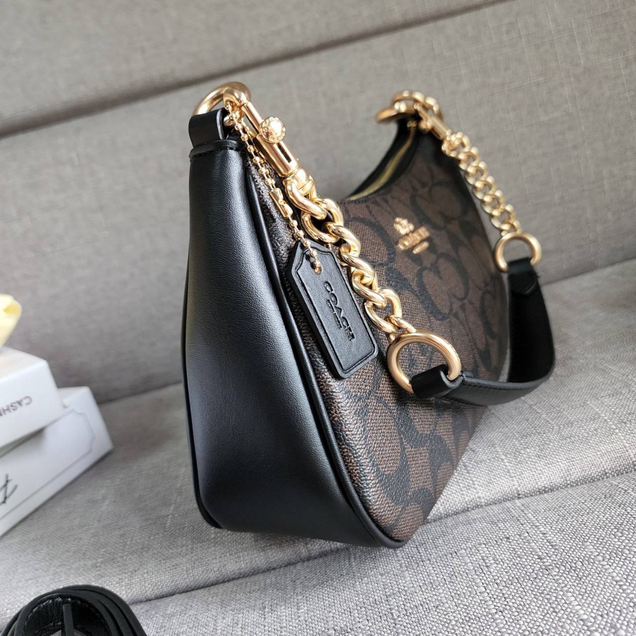 พร้อมส่งครบสี สวยทุกสีเลยค่า😘 ((CA173//CA209//CA548)) COACH TERI SHOULDER BAG 🔹กระเป๋าทรงพอช ในรูปแบบหนังแท้ หนังนิ่มสวยมากค่ะ