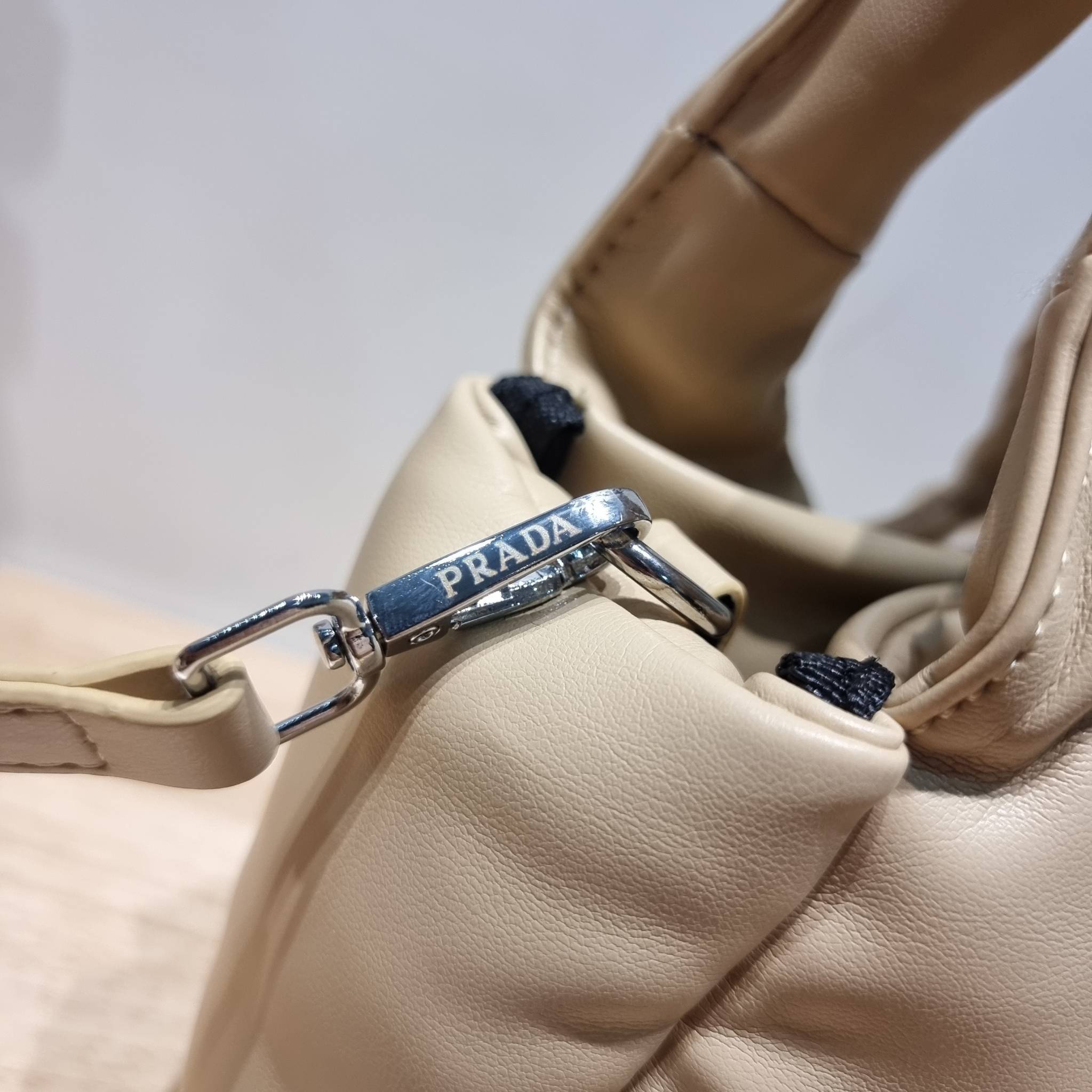 PRADA Small padded Soft nappa-leather bag พร้อมส่ง 4 สี น้องใหม่ล่าสุด กับคอลเลคชั่นที่ทำออกมาตอบโจทย์ได้ทุกไลฟ์สไตล์