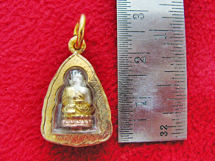 สินค้าหมดค่ะ จี้หลวงปู่ทวดเนื้อสามกษัตริย์เลี่ยมทองไมครอนพร้อมใบคาถาค่ะ