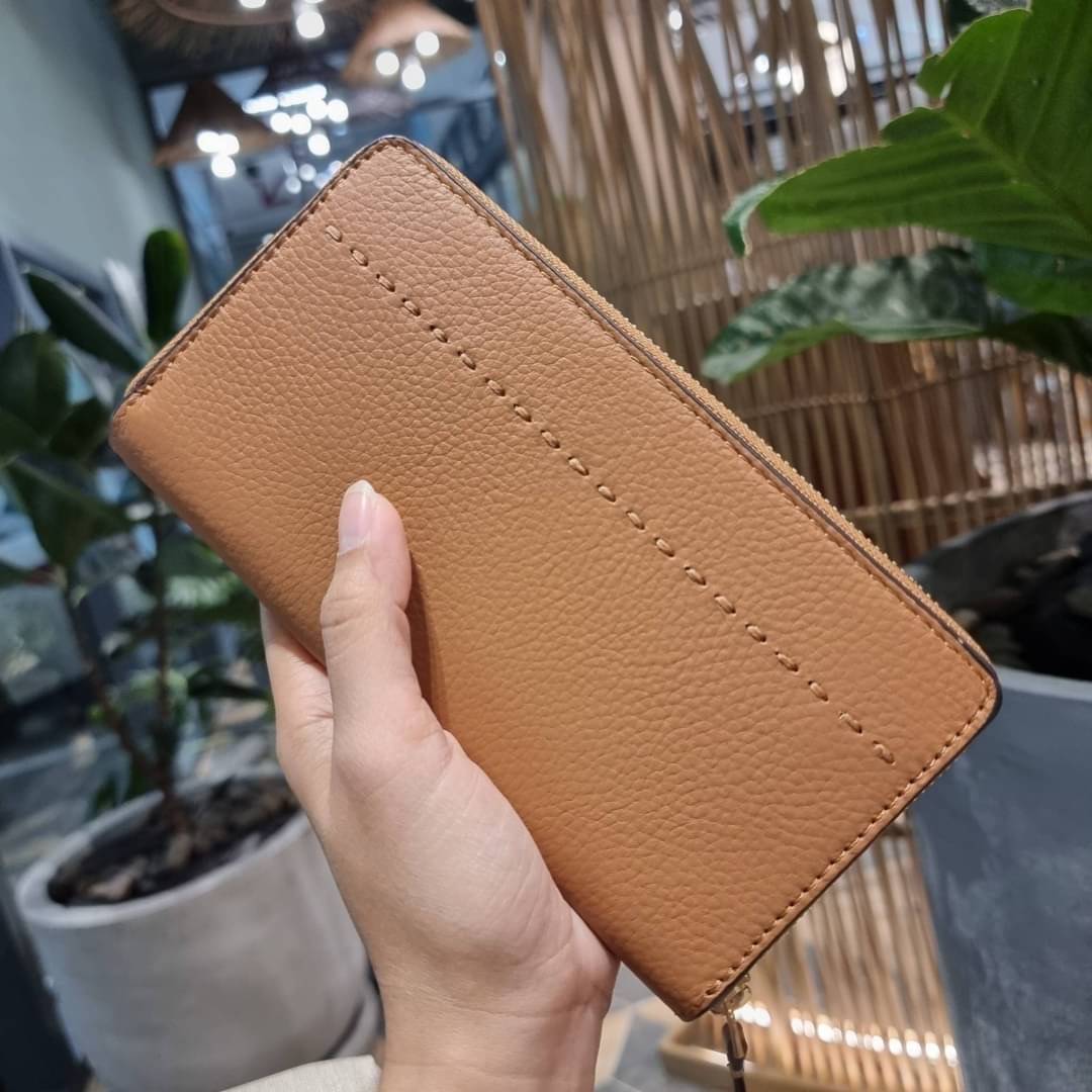 TORY BURCH MCGRAW ZIP CONTINENTAL WALLET กระเป๋าสตางค์ใบยาวรุ่นหายาก จัดเต็มสีสวยพร้อมส่ง ขนาดกำลังพอเหมาะ วัสดุหนังวัวสัมผัสดีมาก