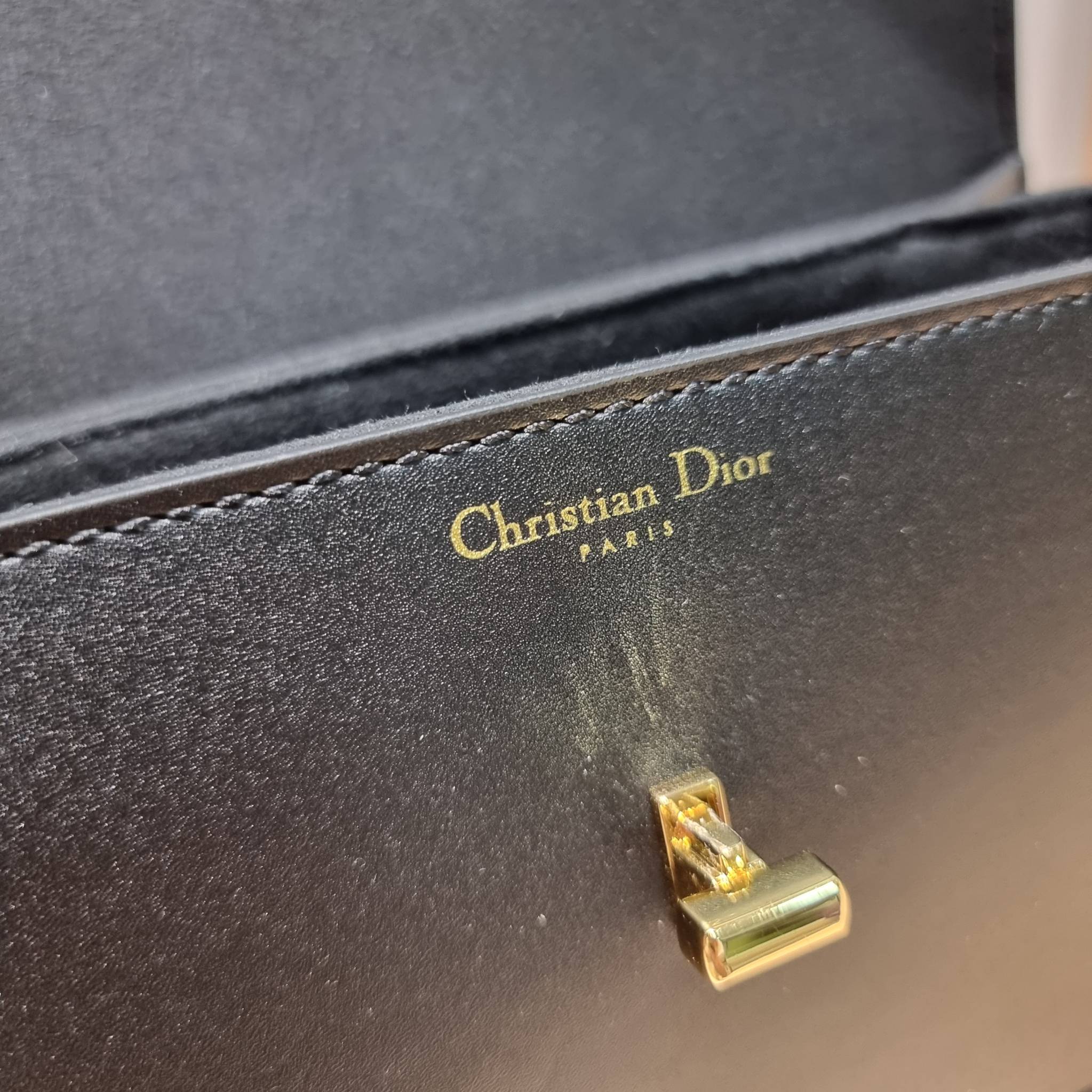 DIOR 30 MONTAIGNE AVENUE BAG สวยหรู ดีเทลแพง ต้องยกให้ไอเท็มนี้เลย กับกระเป๋าสะพายข้าง