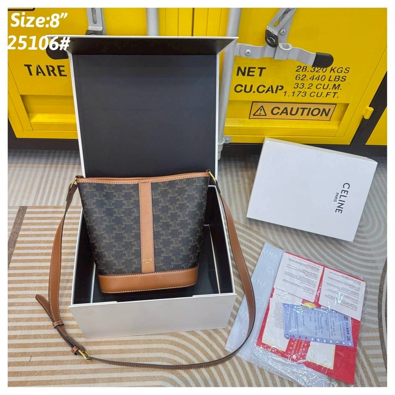 Celine bucket bag in Triomphe canvas and leather / Celine Tote Bag 6" 8" 9.5" กระเป๋าสะพายทรงบัคเก็ต โท้ทรุ่นแรกของแบรนด์ที่ได้รับความนิยมมากที่สุด ควรมีติดตู้ไว้เลย ดีไซน์สวยคลาสสิคไม่มีเอาท์