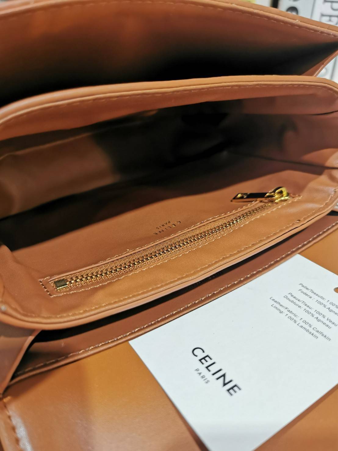 CELINE TRIOMPHE CROSSBODY BAG VIP GIFT WITH PURCHASE-GWP พรีเมี่ยมกิ๊ฟ Limited Edition จาก CELINE PERFUME DUTY FREE COUNTER วัสดุ TRIOMPHE CANVAS & LEATHER ดีไซน์ยอดนิยมสไตล์สาว LISA