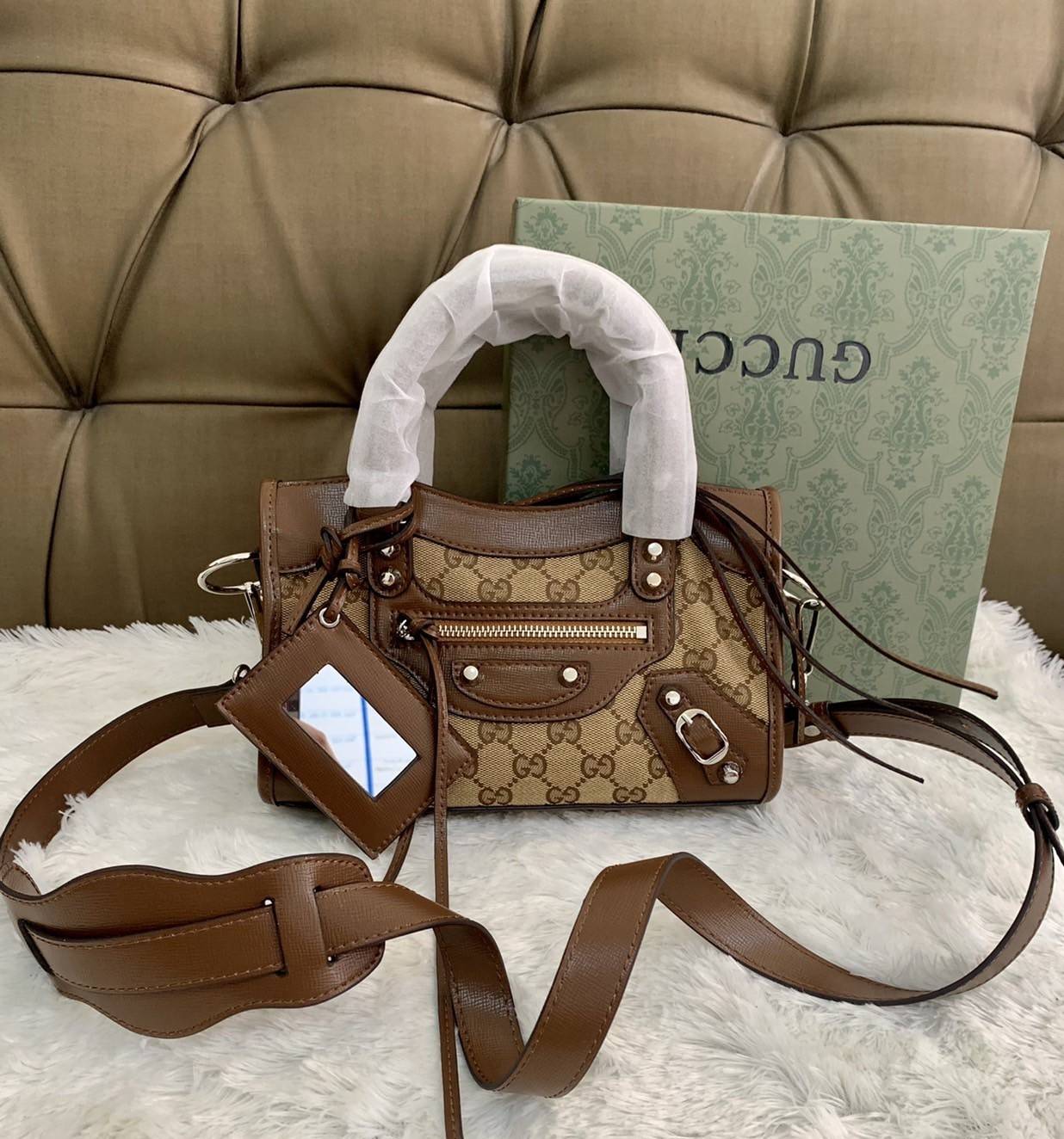 VIP 🥂 Gucci x Balenciaga The Hacker Project Mini Neo Bag คอลเลคชั่นร้อนๆ พร้อมเสิร์ฟ ที่่มีการผสมผสานระหว่างGucci & Balenciaga เข้าไว้ด้วยกัน ดีไซน์ล้ำสมัย วัสดุCanvas เย็บขอบด้วยหนังcalfskin อะไหล่เงิน ลวดลายสดใส ประทับตัวอักษรBalenciaga ลงบนผ้าเ