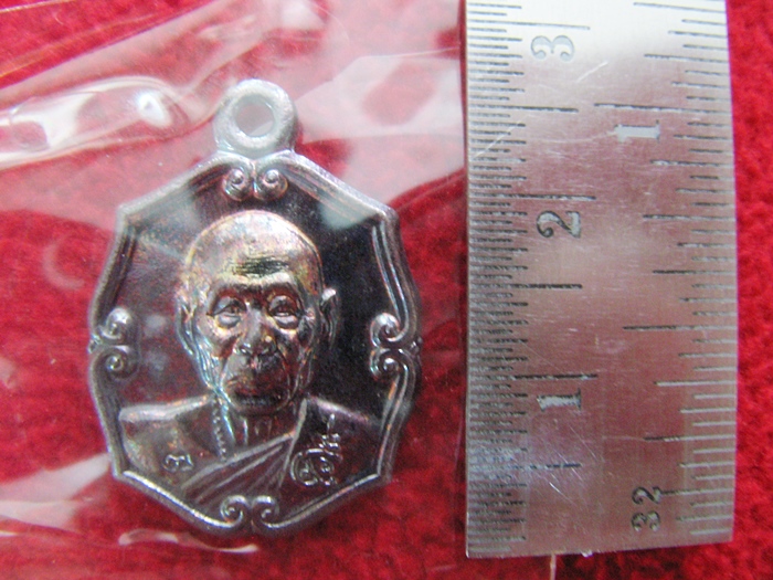 เหรียญหลวงพ่อเพี้ยนหลังหนุมานเชิญธง เนื้อทองแดงรมดำ ปี2556 วัดเกริ่นกฐิน จังหวัดลพบุรีค่ะ