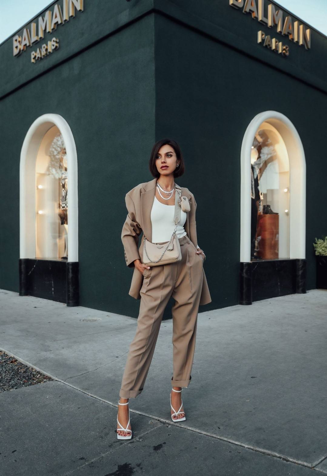 VIP 🥂 PRADA RE-EDITION 2005 RE-NYLON SHOULDER BAG ไอเท็มสุดปัง ที่ฮิตตลอดกาลไม่ว่าจะปีไหนๆ จัดให้ครบทั้งสีขายดีและสีใหม่ล่าสุด ที่สายคุณหนูห้ามพลาด!! กับกระเป๋าสะพายทรงคลาสสิค เหมาะเป็น everyday bag มากๆ วัสดุผ้าไนล่อนคุณภาพ พร้อมใบลูก ไว้ใส่เหรีย