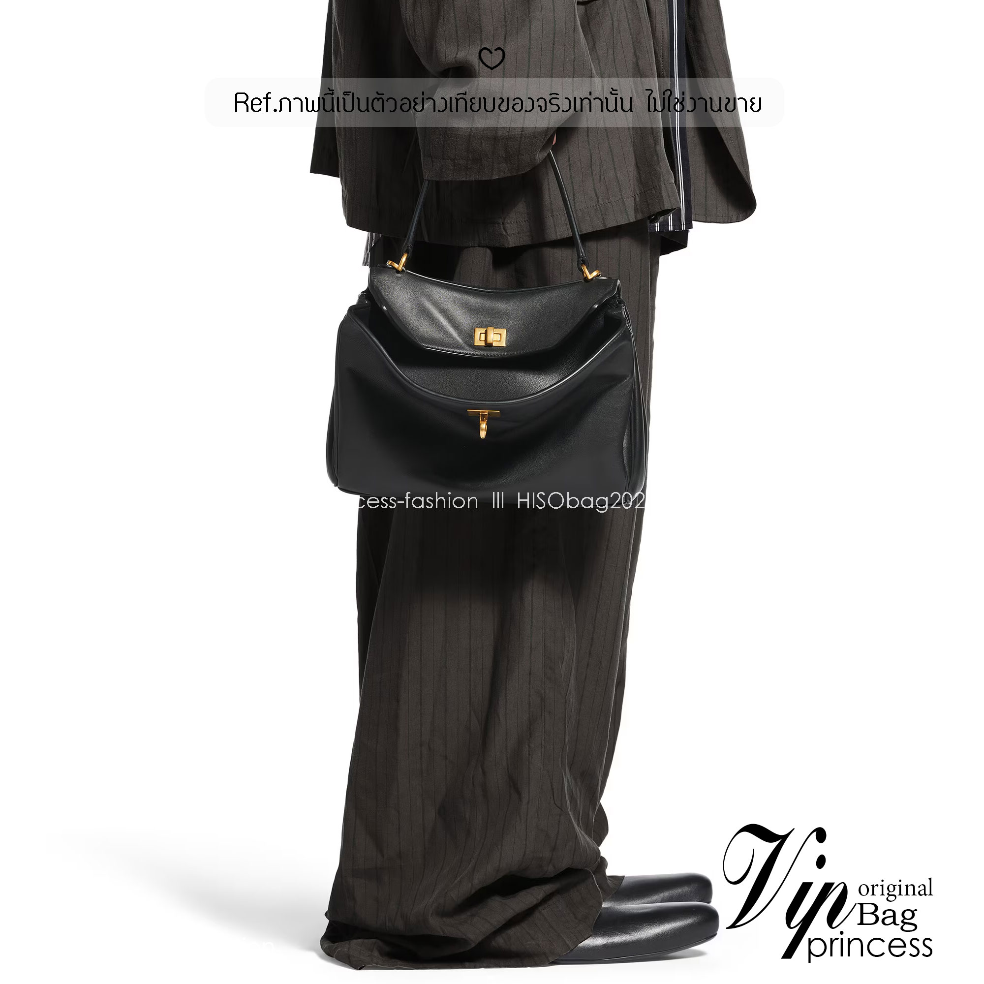 Balenciaga Rodeo Small Handbag in Black 25cm กระเป๋าสะพายหนังเรียบผิวสัมผัสนุ่มสบายผิว ดีไซน์เรียบหรูตามเอกลักษณ์ของแบรนด์ ภายในโล่งกว้าง จุของได้เยอะ