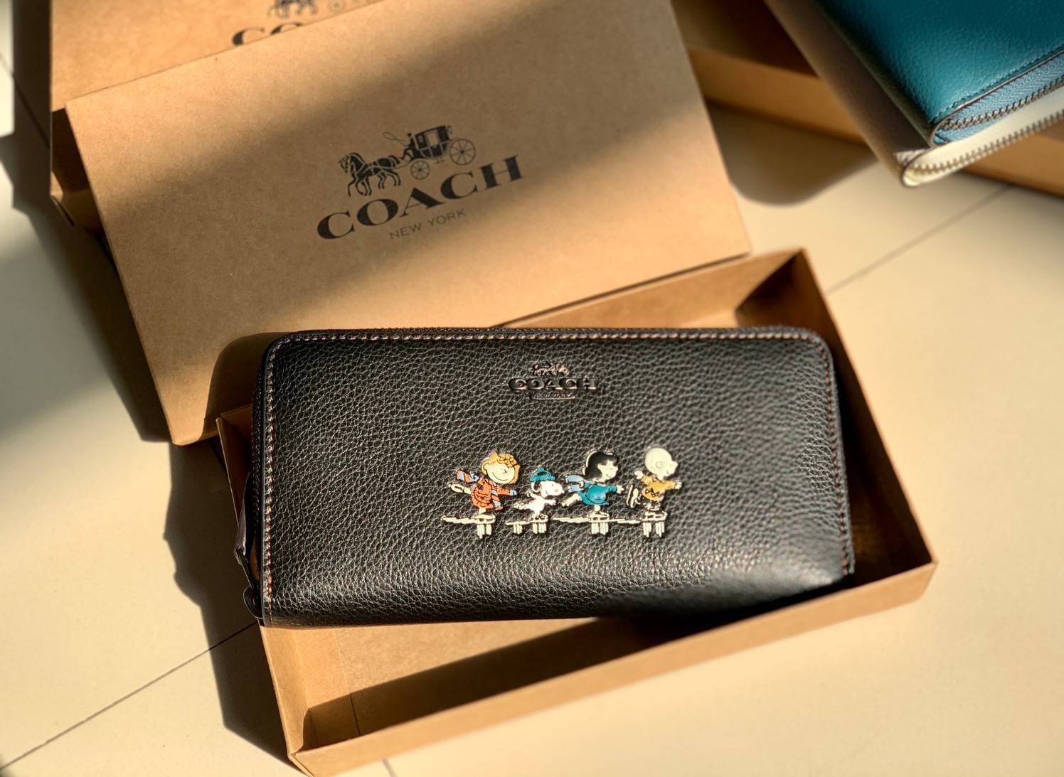 ของแท้ 💯% COACH ZIP WALLET SNOOPY LIMITED ((16122B)) พร้อมส่ง!! กระเป๋าเงินใบยาวซิปรอบ หนังแท้ลายหนังสวย