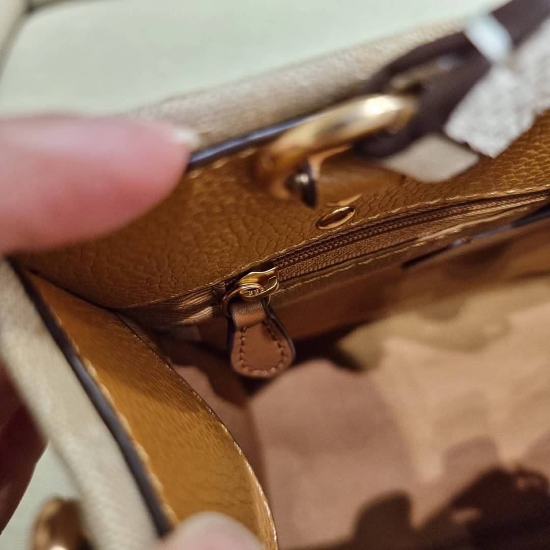 COACH C7083 DEMPSEY TOTE 22 IN SIGNATURE JACQUARD WITH STRIPE AND COACH PATCH คอลเลคชั่นใหม่ สีที่สาวๆรอคอย สวยคม ละมุนและมีความหรูในตัว กับกระเป๋าทรงโท้ท ไซส์กำลังสวย น่ารักน่าใช้ ฟังก์ชั่นการใช้งานสะดวกที่สุด มีทั้งสายคล้องในตัว และสายครอสบอดี้ วัสดุผ้า