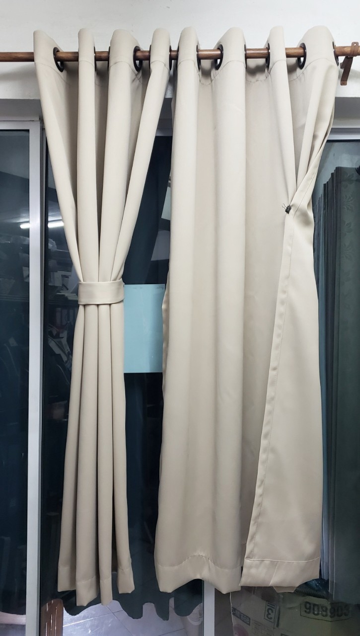 ผ้าม่านกันแสง UV95% รุ่นโมเดิร์น(ไม่มีลาย)สีเบจน้ำตาล ก.270*ส.255ซม./ผืน(แถมสายรวบม่านและตะขอเกี่ยว)