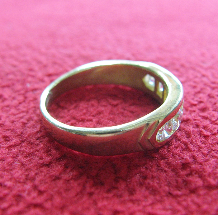 แหวนเพชรทองเหลือง แบบ6(เพชร6เม็ด ขีดด้านข้าง2ขีด)ค่ะ