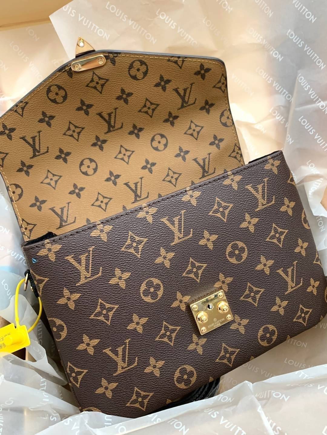LV Pochette Métis ไอเท็มนำแฟชั่นที่น่าดึงดูดใจอย่างยิ่ง กระเป๋าที่มีรูปลักษณ์ทรงกะทัดรัดและใช้งานได้สะดวก หนังแท้แคนวาสอย่างดีเลยค่ะ ลาย Monogramอัญเป็นเอกลักษณ์ของแบรนด์