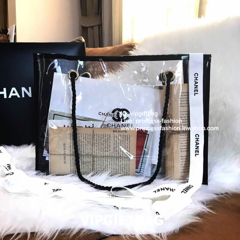 พรีเมี่ยมกิ๊ฟแท้ 100% 🔥 กระเป๋า Chanel waterproof bag ปั๊มโลโก้ กระเป๋ากันน้ำมาแล้วจ้า ร้อนๆแบบนี้พกติดไปสระน้ำด้วยนะคะ จุขอได้เยอะ สวยๆรับซัมเม่อร์นี้ไปเลยจ้าา