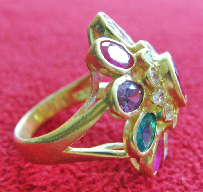 สินค้าจองค่ะ แหวนพลอย10สี รูปดอกไม้ ทองเหลือง แบบ1ค่ะ