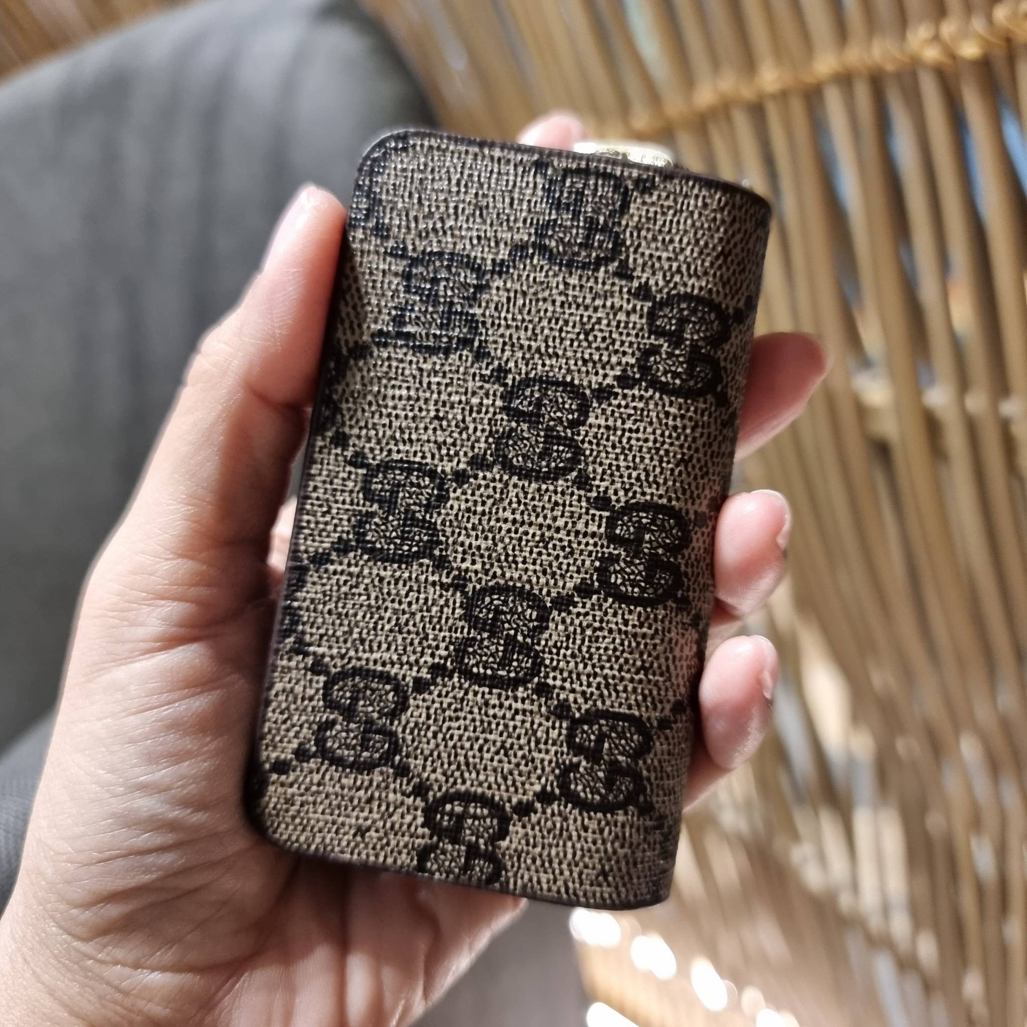 VIP 】SUPER EXCLUSIVE GC GWP KEY FOB WITH GIFT BOX 🎊🐯🐍 ต้อนรับปีแห่งความปัง!! กระเป๋าเก็บกุญแจรุ่นพิเศษ!! เอ็กซ์คลูซีฟมาก!! วัสดุหนังแคนวาส ปั๊มลายคมสวย!! เปิด-ปิดด้วยซิปปั๊มแบรนด์ มีหัวพวงกุญแจห้อย สำหรับเกี่ยวเข้ากับกระเป๋าใบใหญ่