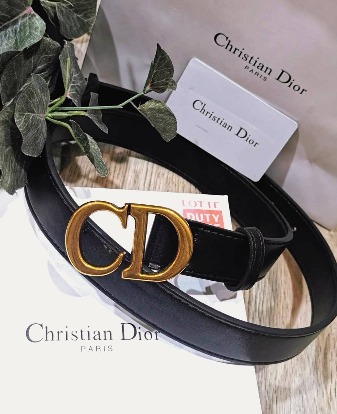 Christian Dior Belt Embossed "CD" 3D Logo VIP Gift With Purchase (GWP) เข็มขัดหนังแท้พรีเมี่ยมกิ๊ฟ Limited จาก Christian Dior Perfume Dutyfree ดีไซน์สุดคลาสสิคสไตล์ Vintage วัสดุ 3D Gold metal สายหนังสีดำปรับระดับได้ เข้าได้กับทุกลุ๊คสไตล์การเเต