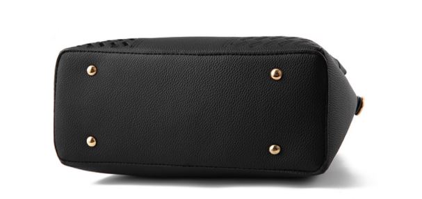 กระเป๋าสะพายข้างผู้หญิง กระเป๋าถือ ทรงคุณนาย กระเป๋าหนังแบบผู้ใหญ่ วัยทำงาน แต่งพู่ เพิ่มสีสัน แยก 3 ช่อง 802542