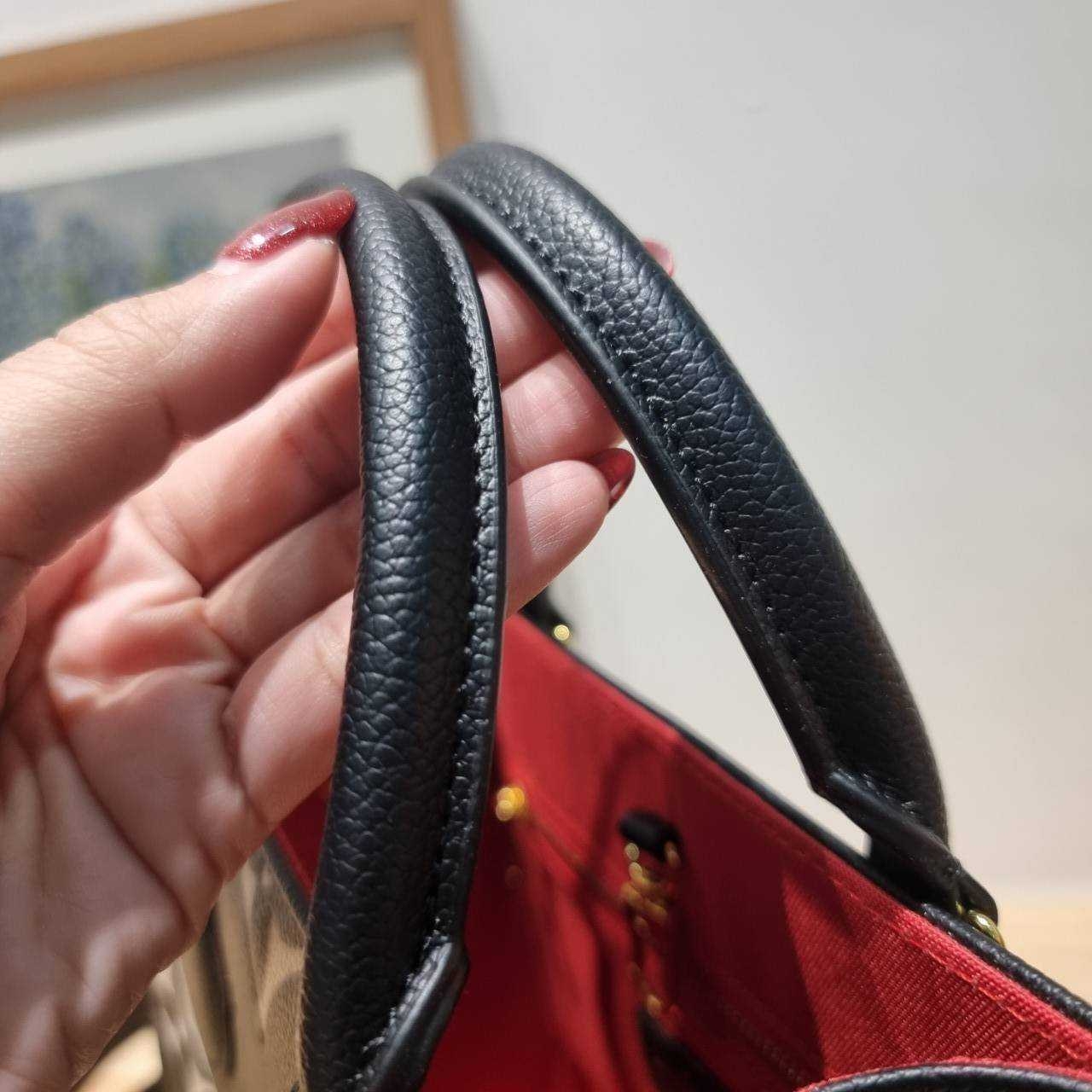 LV OnTheGo PM bag / LV on the go pm bicolor tote bag กระเป๋าทรงโท้ทที่ใครเห็นต้องเป็นคลั่งรัก ยอดฮิต คลาสสิค ผู้ดี หรูหราได้ทุกลุค ทุกสไตล์ เกรดวีไอพี ไฮเอน 1:1 ใช้งานต่างประเทศได้