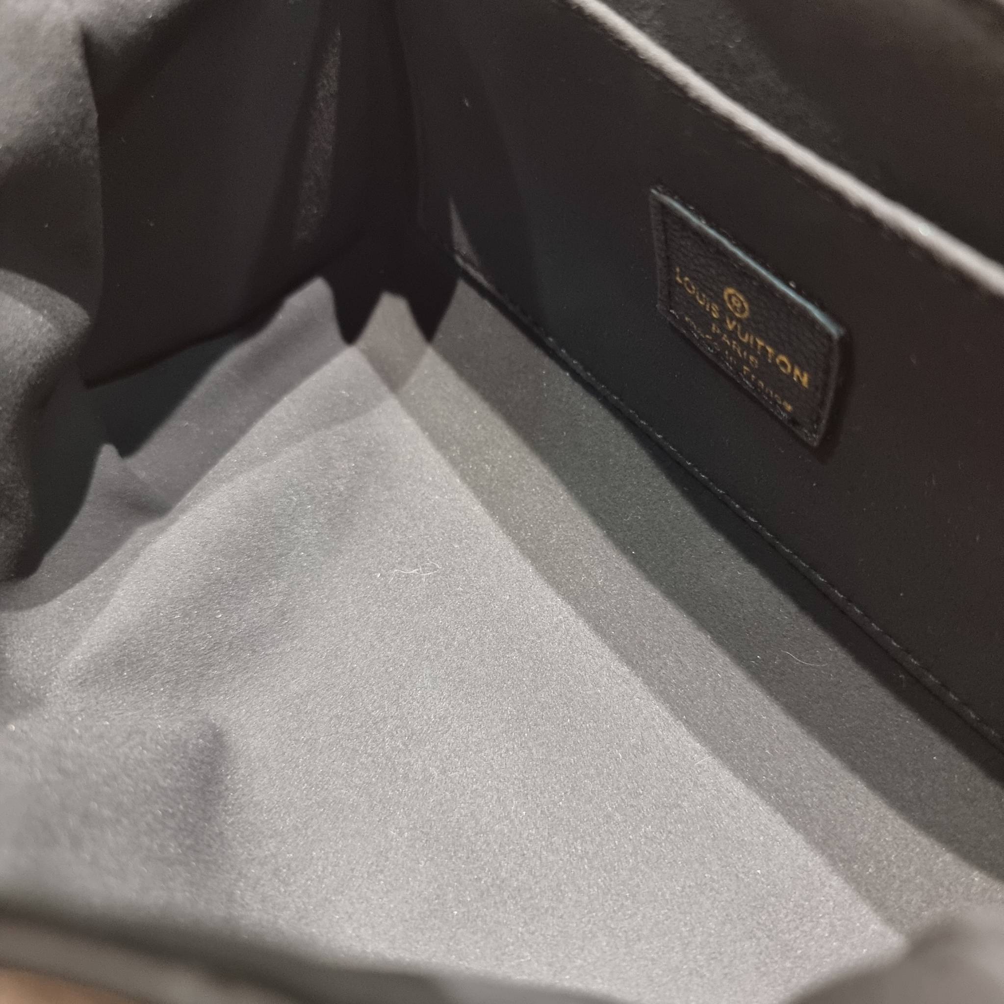 LV Favorite Bicolor Monogram Empreinte Leather - Handbags / LV FAVORITE BAG กระเป๋าสะพายคอลใหม่ล่าสุด สวยหรู ดูแพง ดีไซน์รูปทรงออกมาให้ใช้งานได้ง่าย