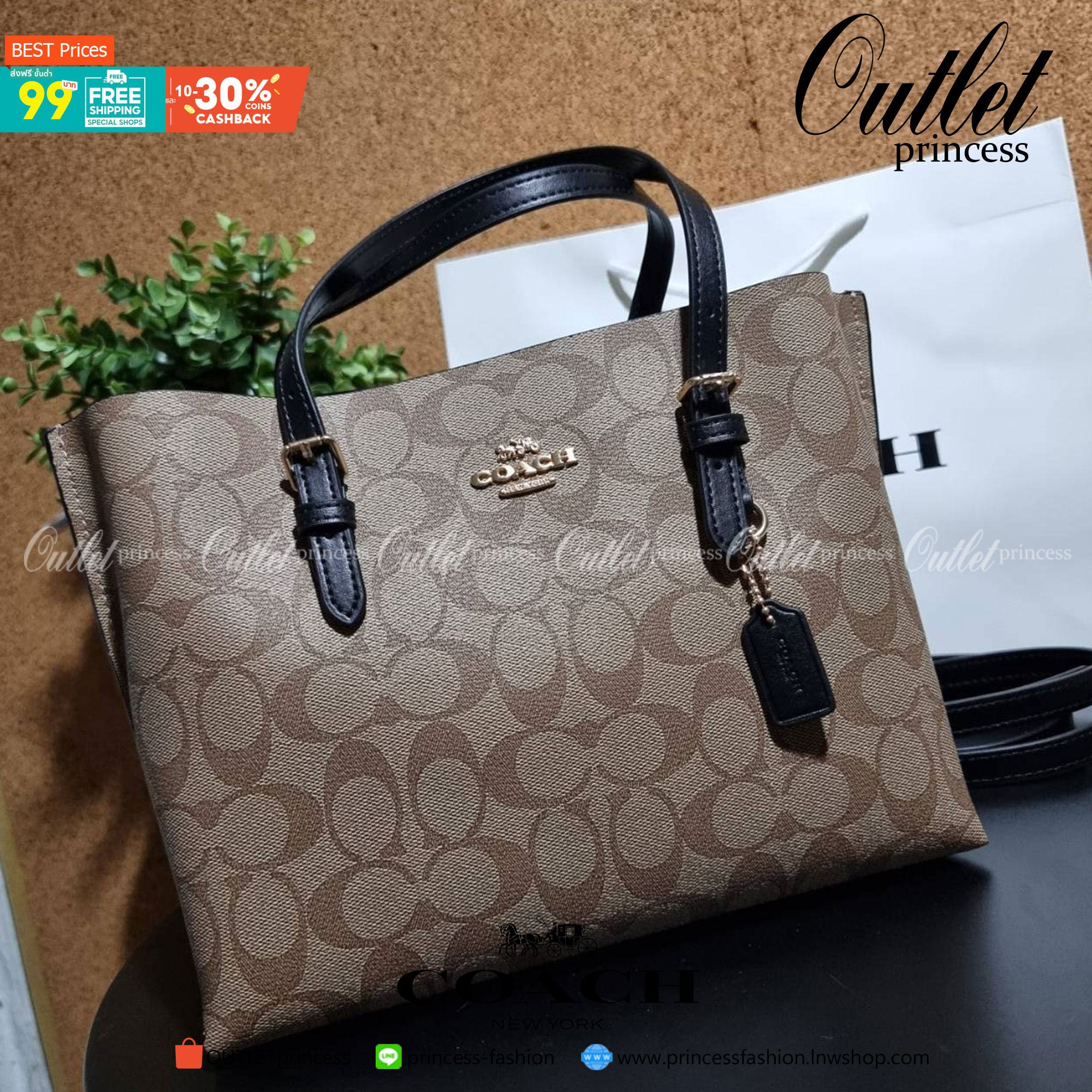 COACH C4250 MOLLIE TOTE 25 IN SIGNATURE CANVAS น้องมาแล้วจ้าาา ใหม่ล่าสุด กระเป๋าโท้ทไซส์เล็กที่สาวๆตามหา ดีไซน์คลาสสิคเหมือนเดิม เพิ่มเติมคือสะดวกขึ้นเยอะ!! ย่อส่วนมาจากใบใหญ่เป๊ะๆ น่ารักน่าใช้มากๆ วัสดุหนังแคนวาสเคลือบลาย ภายในโล่งกว้าง มีช่องซิปกลางใส่