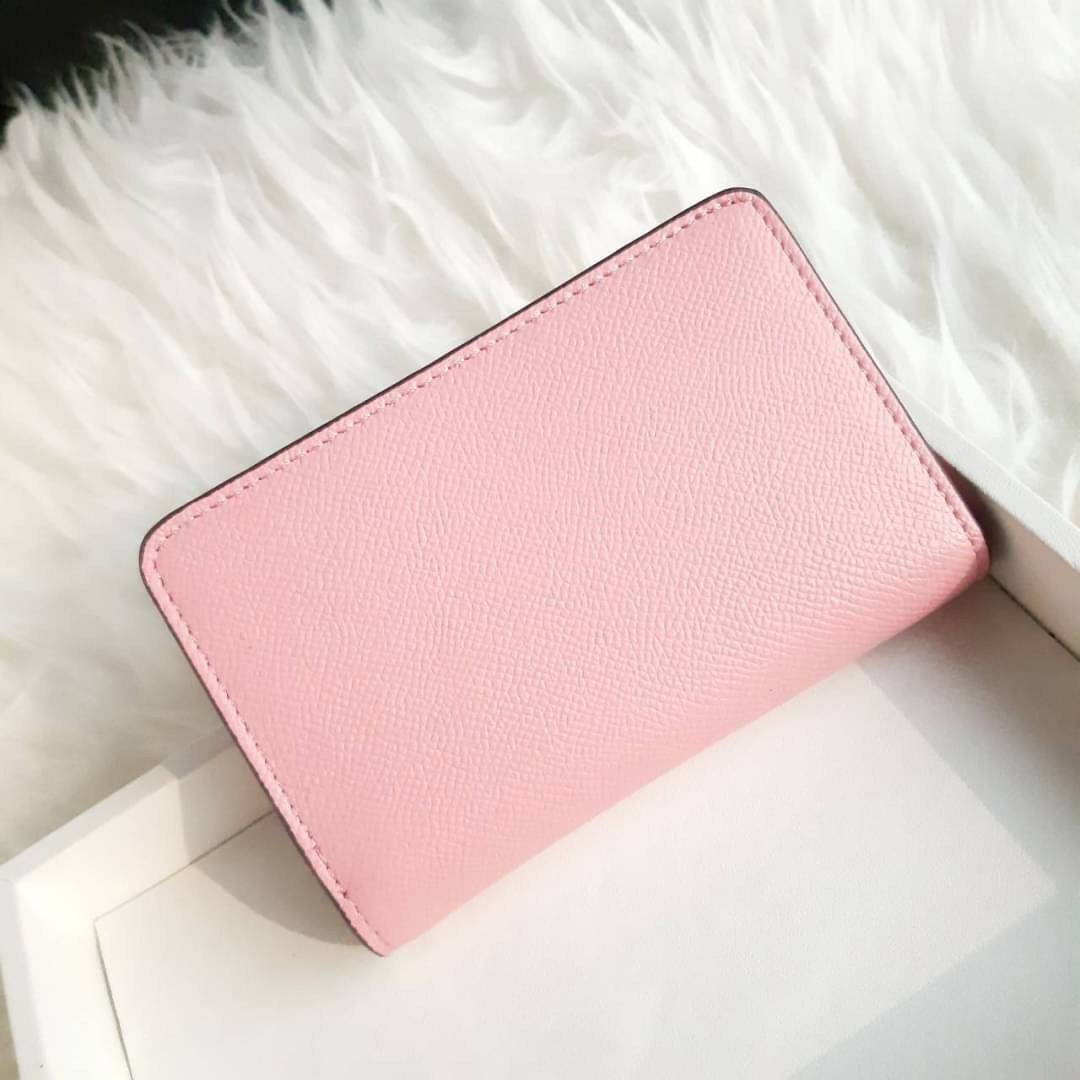 ของแท้ 💯% COACH F11484 MEDIUM CORNER ZIP WALLET มาแล้วจ้า!! รุ่นที่สาวๆตามหา 💃 กระเป๋าสตางค์ใบกลาง สีคลาสสิค