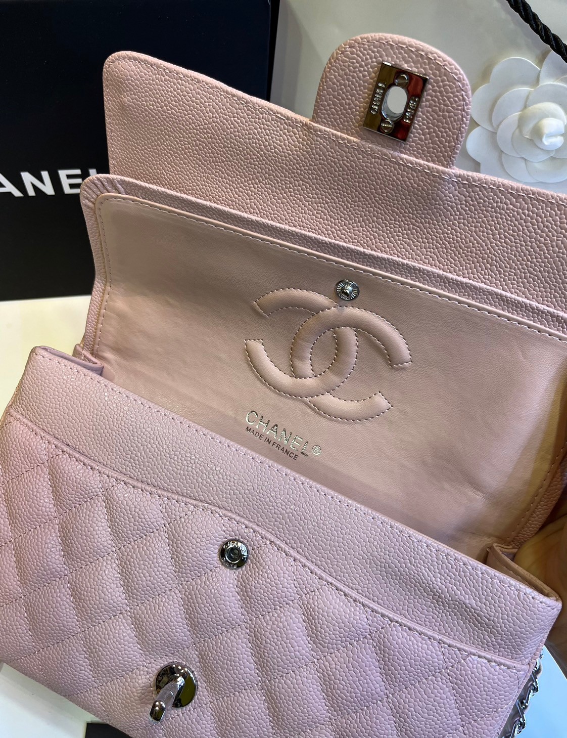 พร้อมส่งโทนพาสเทล CHANEL Classic in Pastel 25cm กระเป๋าสะพายรุ่นยอดนิยมเรียบหรู เกรดออริ 1:1 ใช้งานต่างประเทศได้ ภาพถ่ายจากงานขายจริง