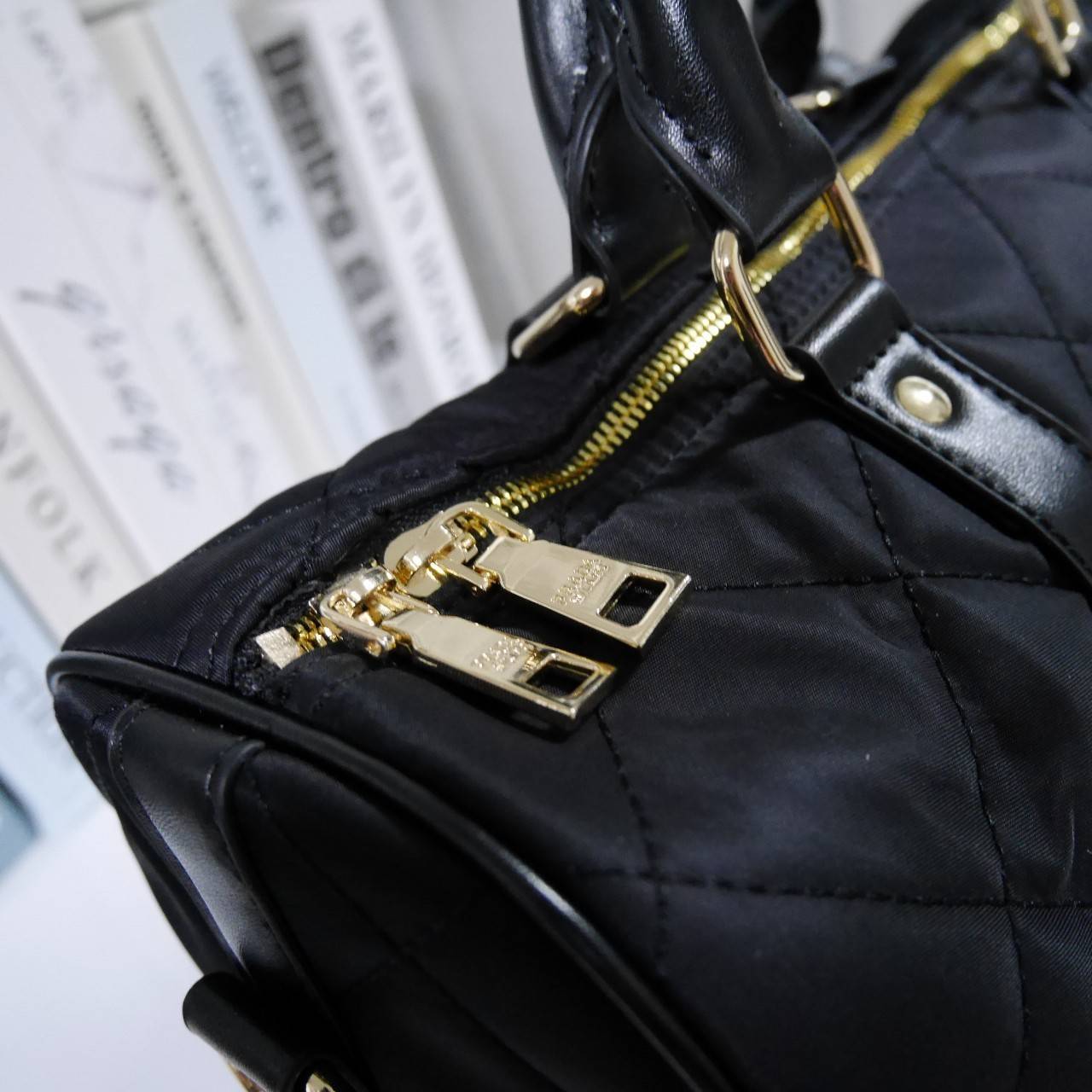 PRADA KEEPALL LEATHER BAG / PRADA Travel Bag ต้อนรับปีกระต่าย ด้วยกระเป๋าทรงหมอน ยอดฮิต อะไหล่ทองทั้งใบ