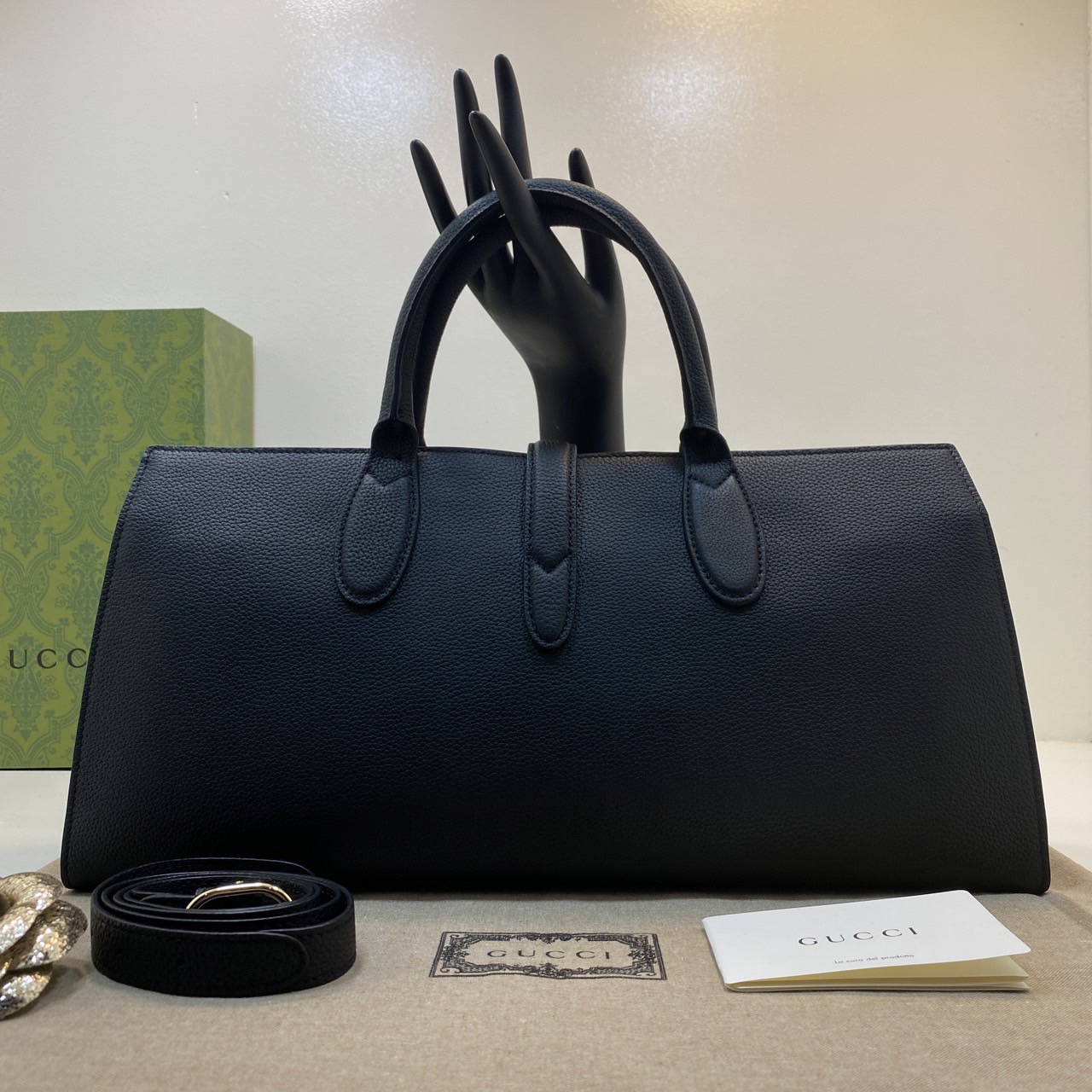 GUCCI MEDIUM TOTE BAG WITH HOOK CLOSURE / Gucci medium tote bag กระเป๋าทรงโท้ทสไตล์ใหม่ล่าสุด เกรดออริ 1:1 สลับแท้ ใช้งานต่างประเทศได้ ภาพถ่ายจากงานจริง