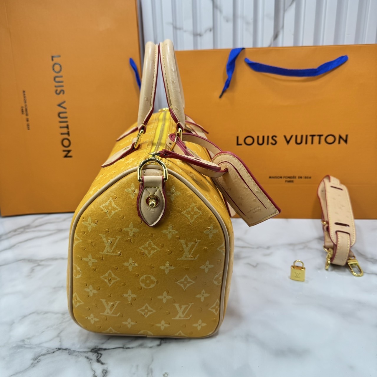 ORI หนังแท้ | LV Speedy P9 Bandoulière 30 Bag กระเป๋าสะพายทรงหมอนสปีดี้ใบใหญ่ คอลใหม่ล่าสุดหรูหราโดดเด่น แต่งลายนูนเพิ่มเท็กเจอร์เต็มใบ รูปทรงใช้งานง่ายสวยตลอดกาล