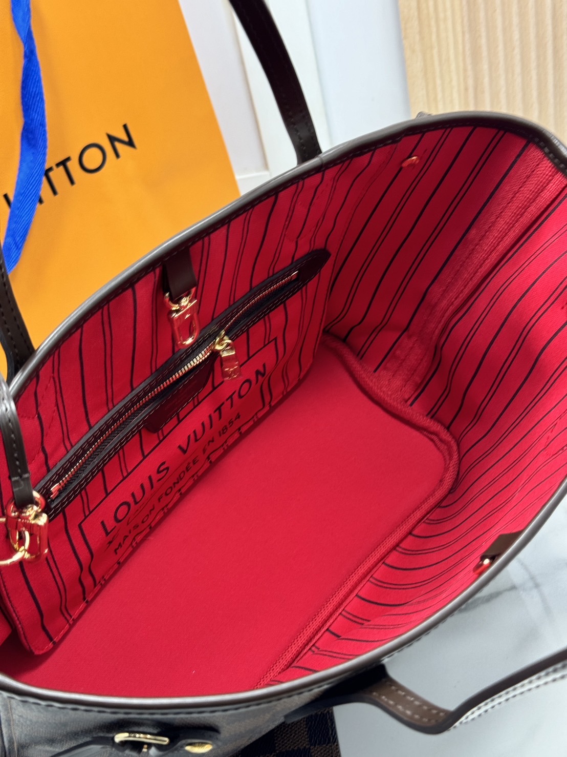 TOP ORI หนังแท้ | LV Neverfull PM bag Monogram Canvas กระเป๋าสะพายทรงโท้ท PM ดีไซน์คลาสสิกเหนือกาลเวลาเข้ากับดีเทลที่สืบทอดมายาวนาน Monogram แคนวาสแต่งขอบหนัง ดีไซน์พื้นที่ด้านในกว้างทว่าดูเพรียวบาง