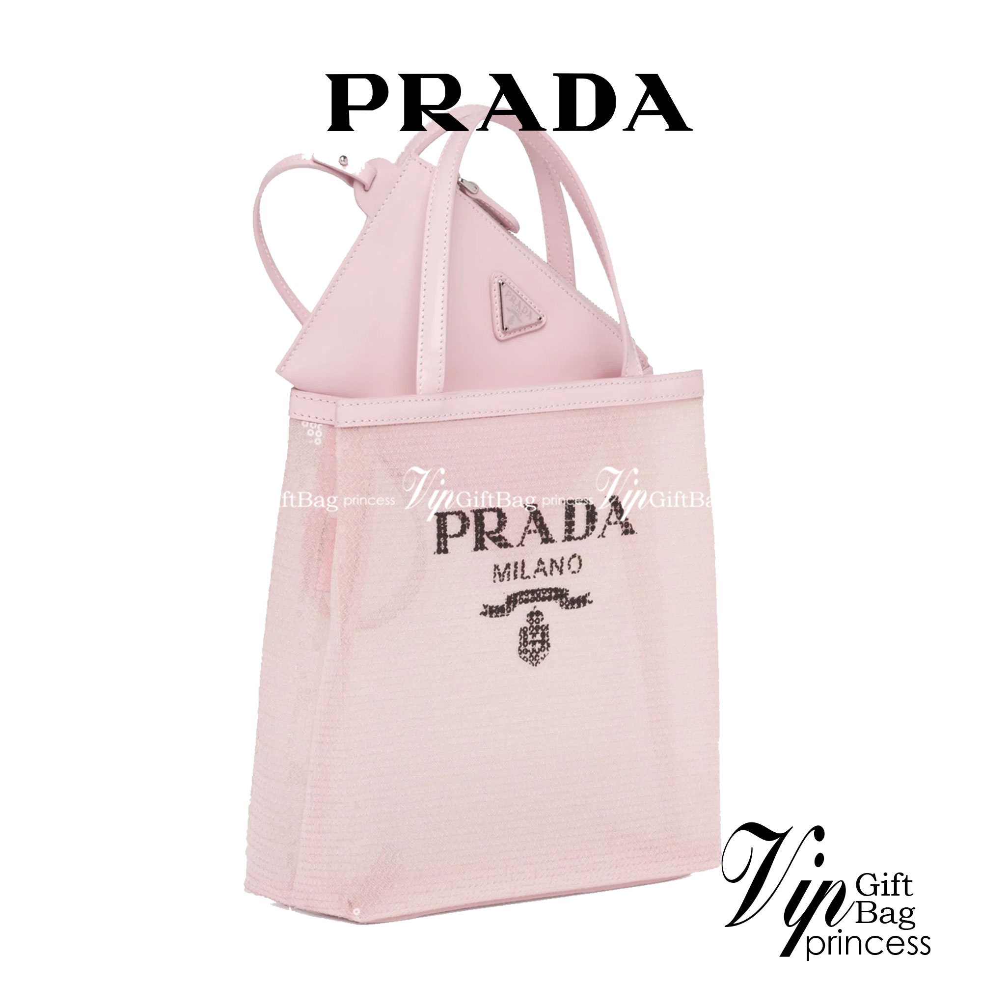 PRADA SMALL SEQUINED MESH TOTE BAG เอาใจสายแฟอีกครั้ง!! กระเป๋าทรงโท้ท ขนาดเล็ก ที่มีดีเทลฝีมือ ด้วยการเรียงร้อยแผ่นเลื่อมเป็นตาข่ายรอบใบ ตัดขอบด้วยหนังสังเคราะห์ พิเศษพร้อมใบลูกให้ด้วย ทรงใช้งานง่าย ภายในโล่งกว้าง ถือไปเรียน ไปเที่ยว ไปทำงาน พกพาง่ายสุดๆ