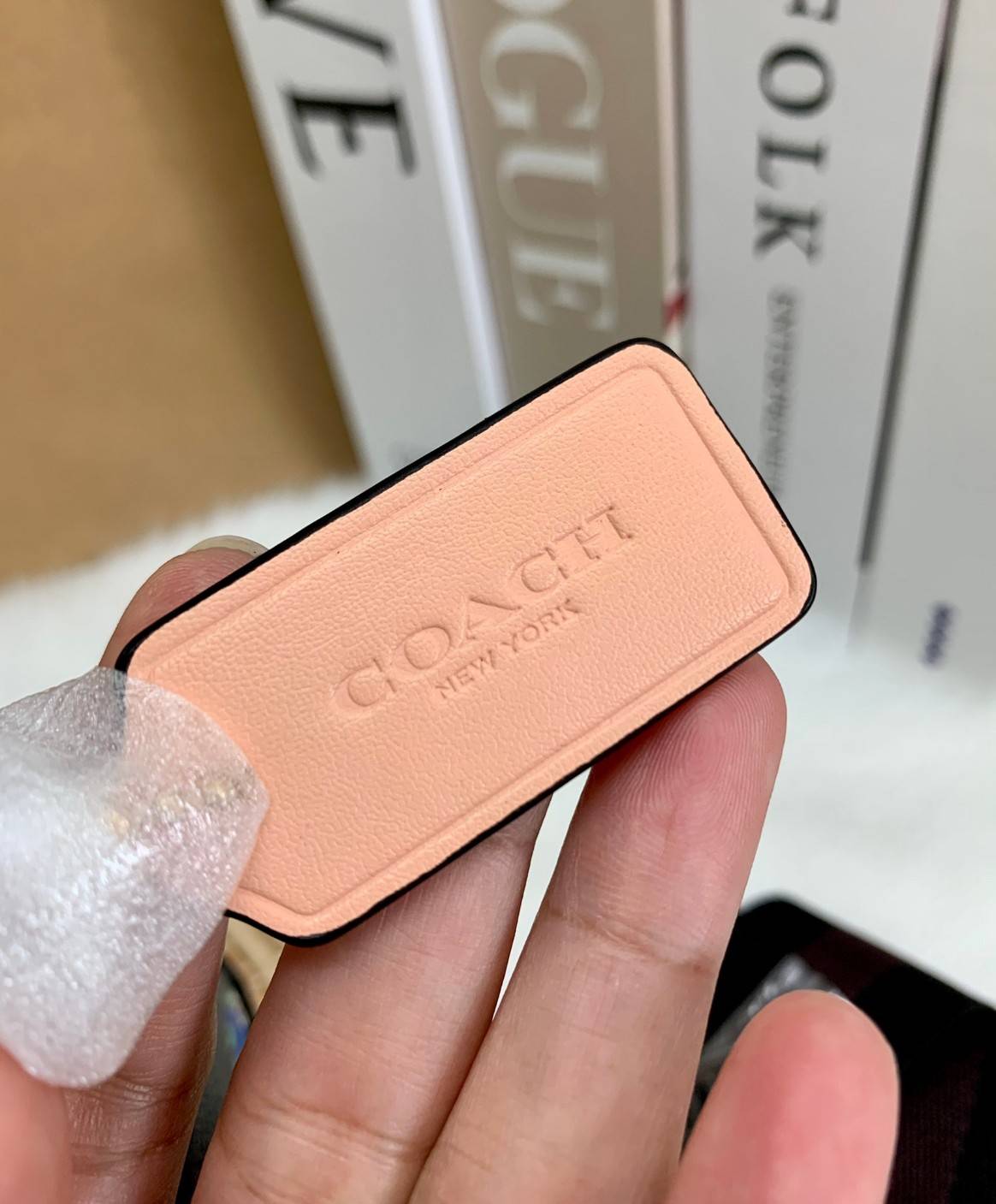 NEW ARRIVAL! นาทีนี้ต้องมีแล้วค่ะ ต้อนรับหน้าหนาวกันน! COACH JES BAGUETTE IN SIGNATURE CANVAS WITH COACH RADIAL RAINBOW ((C6817)) พร้อมส่งที่ไทย สิคค้าเข้าใหม่ค่ะ! กระเป๋าสะพายครอสบอดี้ร์ หนังแท้ น้ำหนักเบา เปิดปิดกระเป๋าแบบซิป ภายในสามารถใส่กระเป๋าเงินใบ