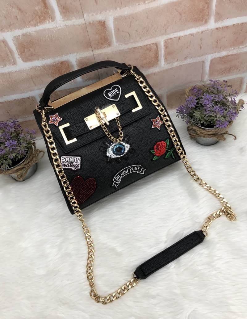 New!!! Aldo Handbag พร้อมส่ง กระเป๋าถือหรือสะพายข้าง ลายหนังลิ้นจี้ ลายหนังสวยมาก และอะไหล่ทอง เปิดปิดกระเป๋าแบบแม่เหล็ก ด้านในโล่งใส่ของได้จุ มีช่องซิปหนึ่งช่องและช่องเล็กใส่ของจุกจิก ซัปในลายแบรนด์ ด้านหลังกระเป๋ามีช่องซิปอีกช่อง มาพร้อมสายสะพายถอดออกได