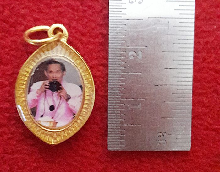 สินค้าหมดค่ะ ล็อกเก็ต2หน้าในหลวง พิมพ์เล็กเลี่ยมทองไมครอน แบบ6ค่ะ