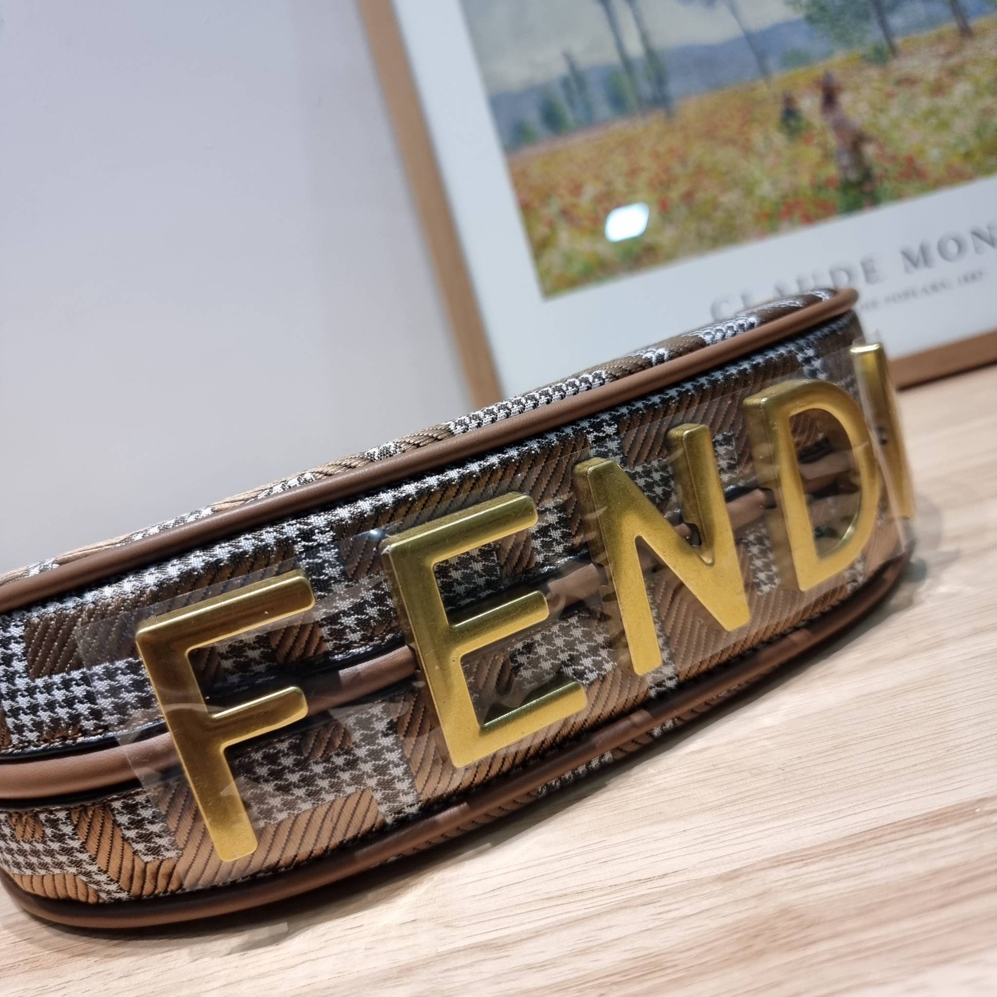 Fendigraphy Small FF fabric bag / FENDI HOBO / FENDI MONOGRAM CROSSBODY HOBO BAG กระเป๋าสะพายข้างใหม่ล่าสุด ดีไซน์ลวดลายรอบใบ มี texture โดดเด่นน่าใช้ ดูหรูและคลาสสิคในตัว