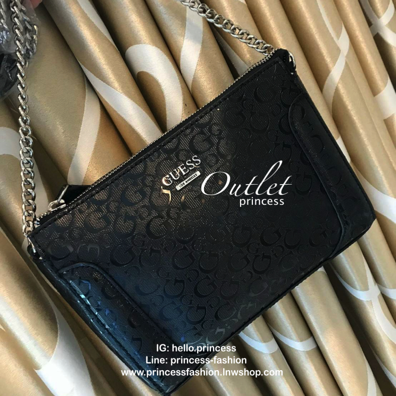 Guess Delgado Mini Crossbody Top Zip กระเป๋าสะพายจาก GUESS มาพร้อมกับดีไซน์เรียบหรู ดูสวยงาม ดูแลรักษาได้ง่าย เหมาะสำหรับเป็นเพื่อนคู่ใจทุกการเดินทาง วัสดุ Base G-shine Logo สายสะพายโซ่ต่อหนัง ความยาว 117 cm เปิดปิดด้วยซิปเดียว ใช้งานง่ายให้คุณสะพายได้อย่