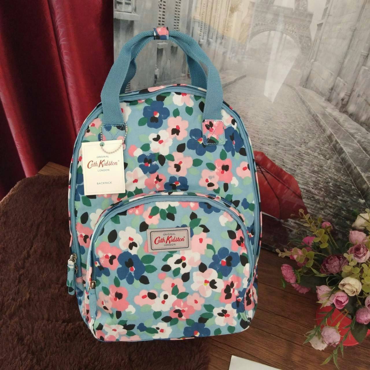 Cath Kidston Backpack Bag - กระเป๋าเป้ สไตล์วินเทจสุดฮิต - เปิด/ปิดกระเป๋าด้วยซิปรอบ - ภายใน มีช่องซิปใหญ่ใส่ของ 2 ช่อง จุของได้เยอะ - ด้านหน้ามีช่องซิปเล็ก 1 ช่อง