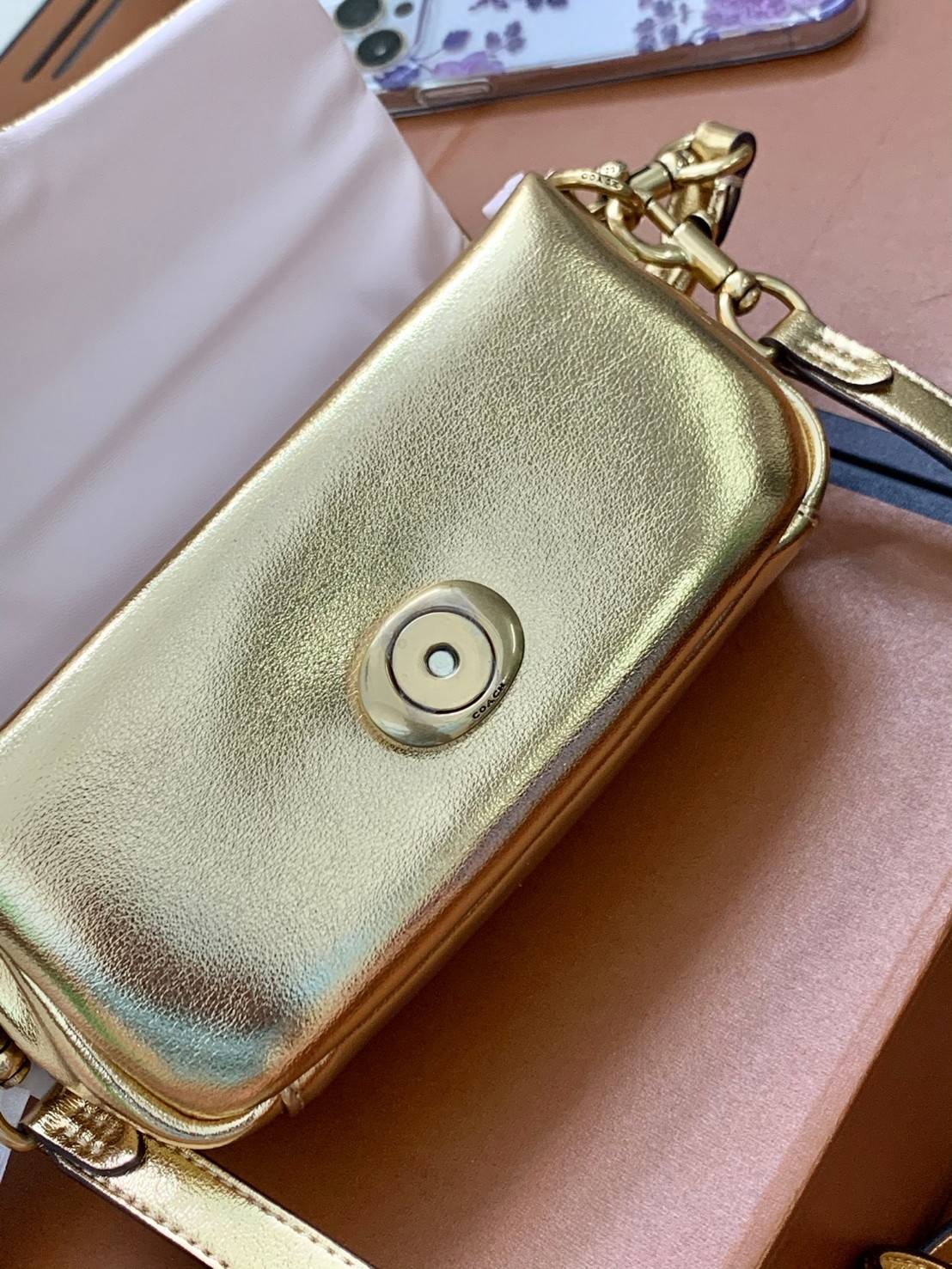 น้องสวยมากก สินค้าจริงสวยกว่าในรูป ไม่จกตาค่ะ! COACH PILLOW TABBY SHOULDER BAG 18 ((C3880)) 📣 พร้อมส่งที่ไทย คุณภาพเกินราคา! กระเป๋าหิ้ว//สะพายแบบครอสบอดี้ร์ 🔺หนัง nappa อย่างดี หนานิ่ม นุ่มมากๆ หลงรักน้องแน่นอน