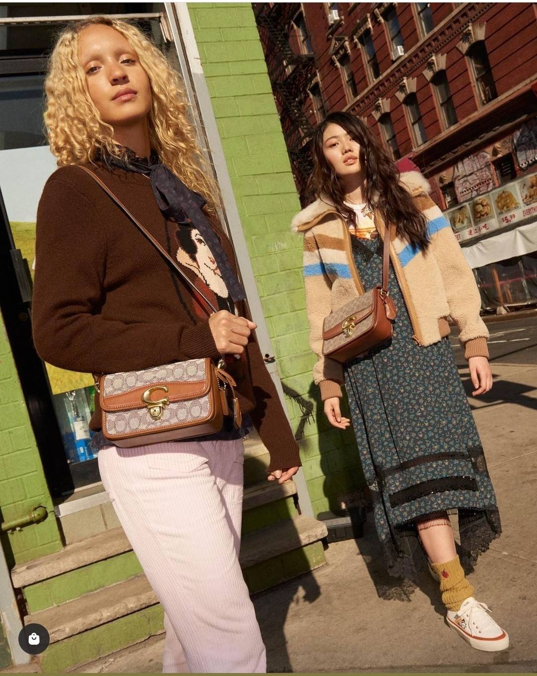 OUTLET 】COACH STUDIO SHOULDER BAG IN SIGNATURE CANVAS (C6639 C6640) สีใหม่รับความเฮง กับคอลเลคชั่นใหม่สุดอีกหนึ่ง!! มาแบบเลิศๆหรูๆมากแม่ กระเป๋าสะพายข้างลุคไฮน์ ที่ดีไซน์ออกมาได้ปัง และดูแพงมากๆ ด้วยดีเทลคลาสสิคผสานความเป็นเอกลักษณ์ เรียบง่ายแต่แฝงความมีด