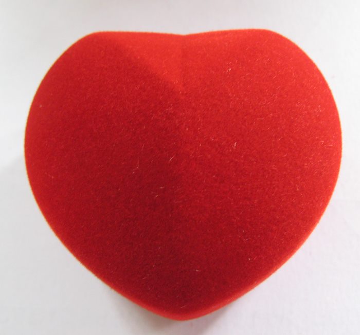 สินค้าหมดค่ะ แหวนเพชรทองเหลือง แบบ2(หัวใจไขว้2ดวง)พร้อมกล่องกำมะหยี่รูปหัวใจค่ะ